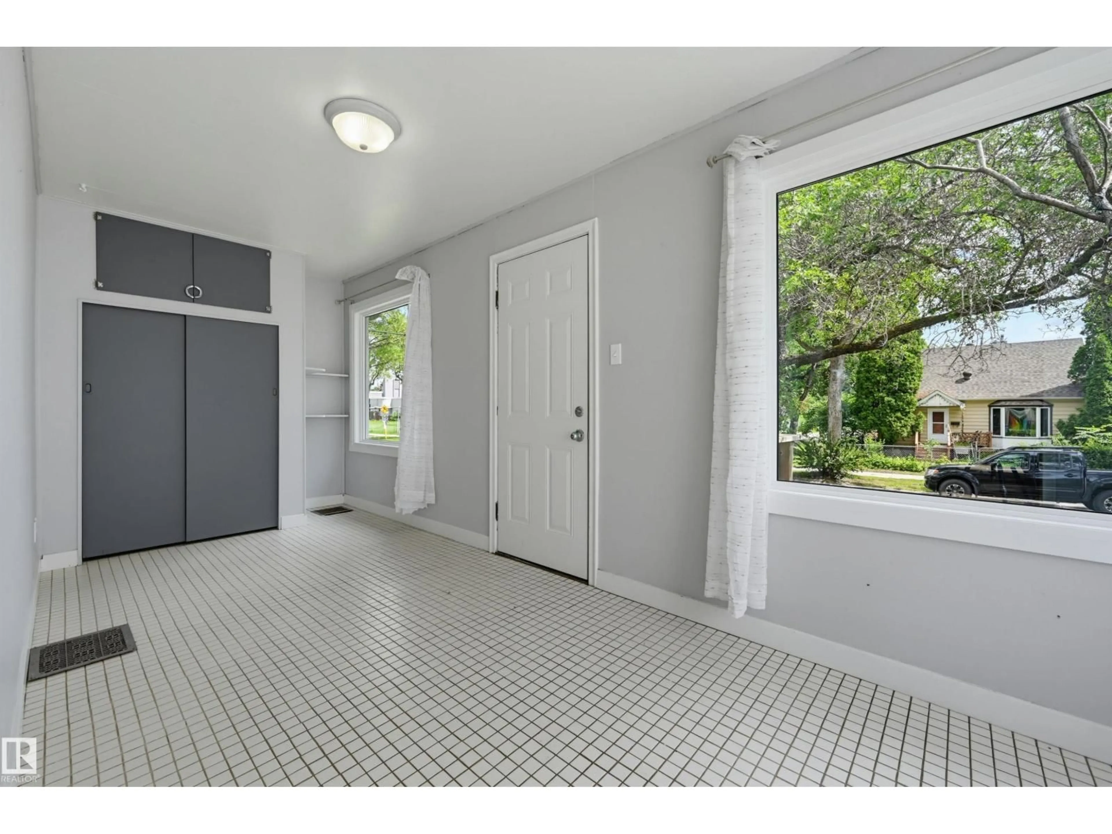 Indoor entryway for NW - 11450 71 ST, Edmonton Alberta T5B1V7