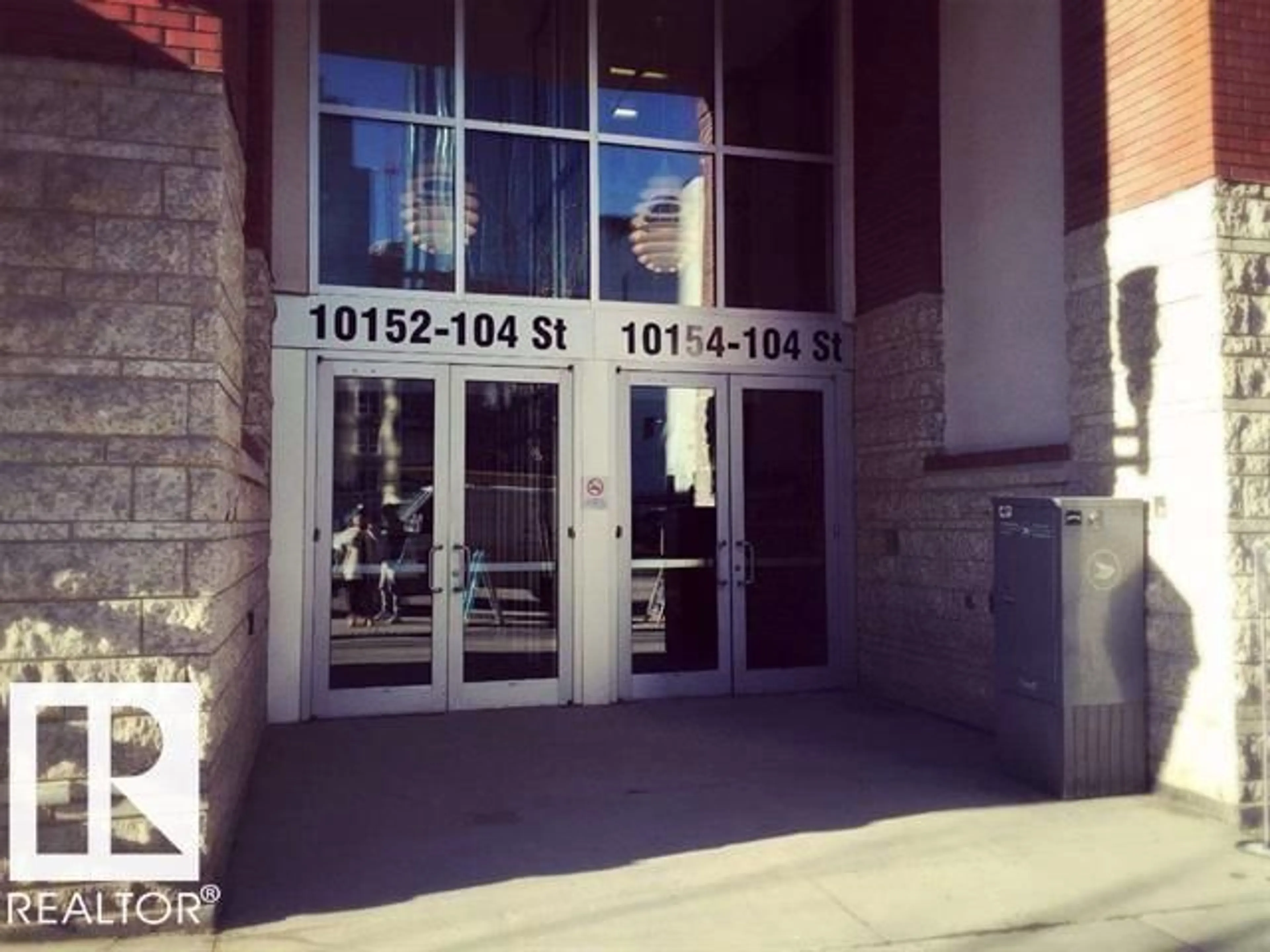 Indoor foyer for 10152 - 2204 104 ST NW, Edmonton Alberta T5J0B6