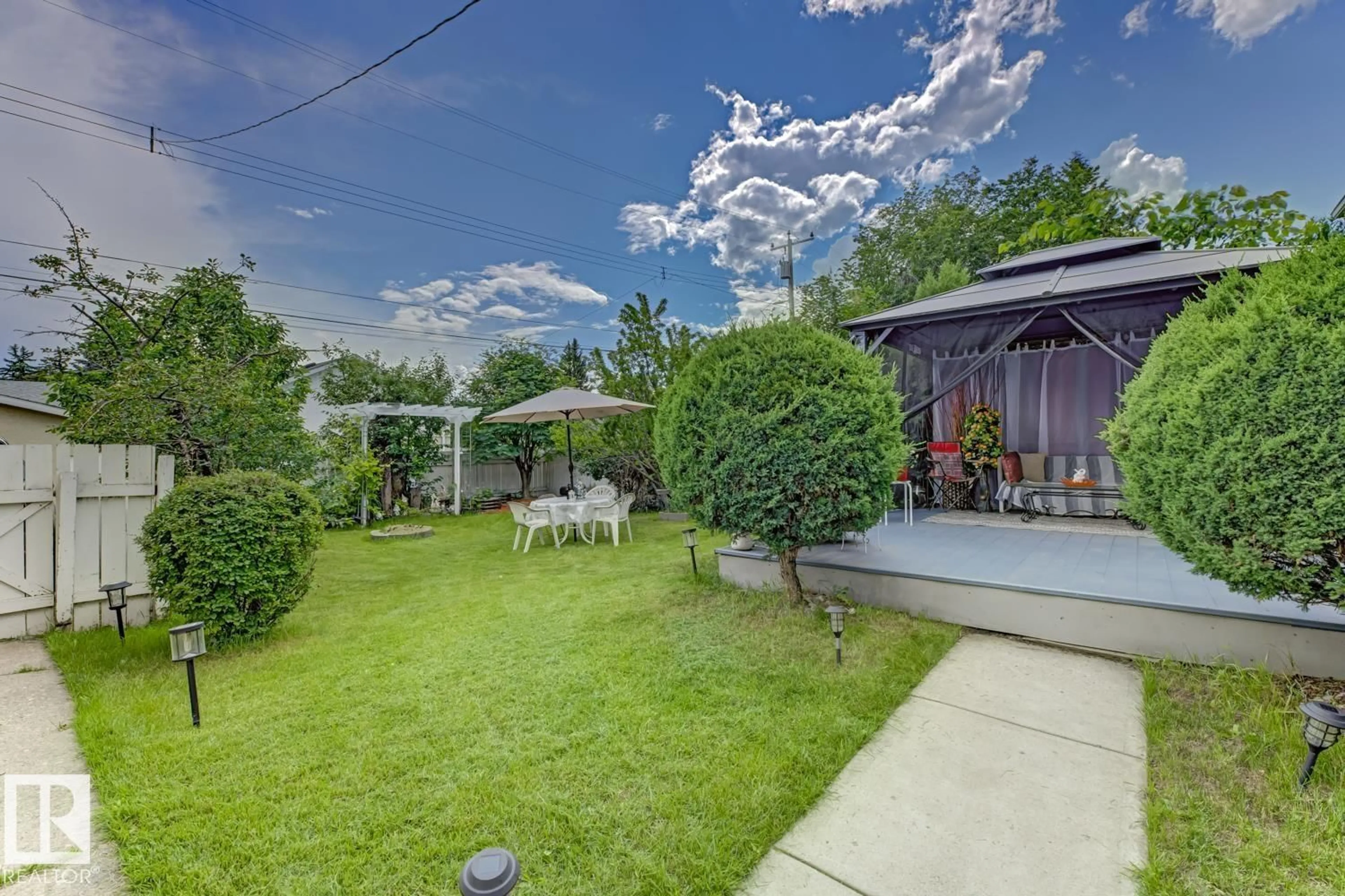 Patio, street for 15707 92 AV, Edmonton Alberta T5R5C5