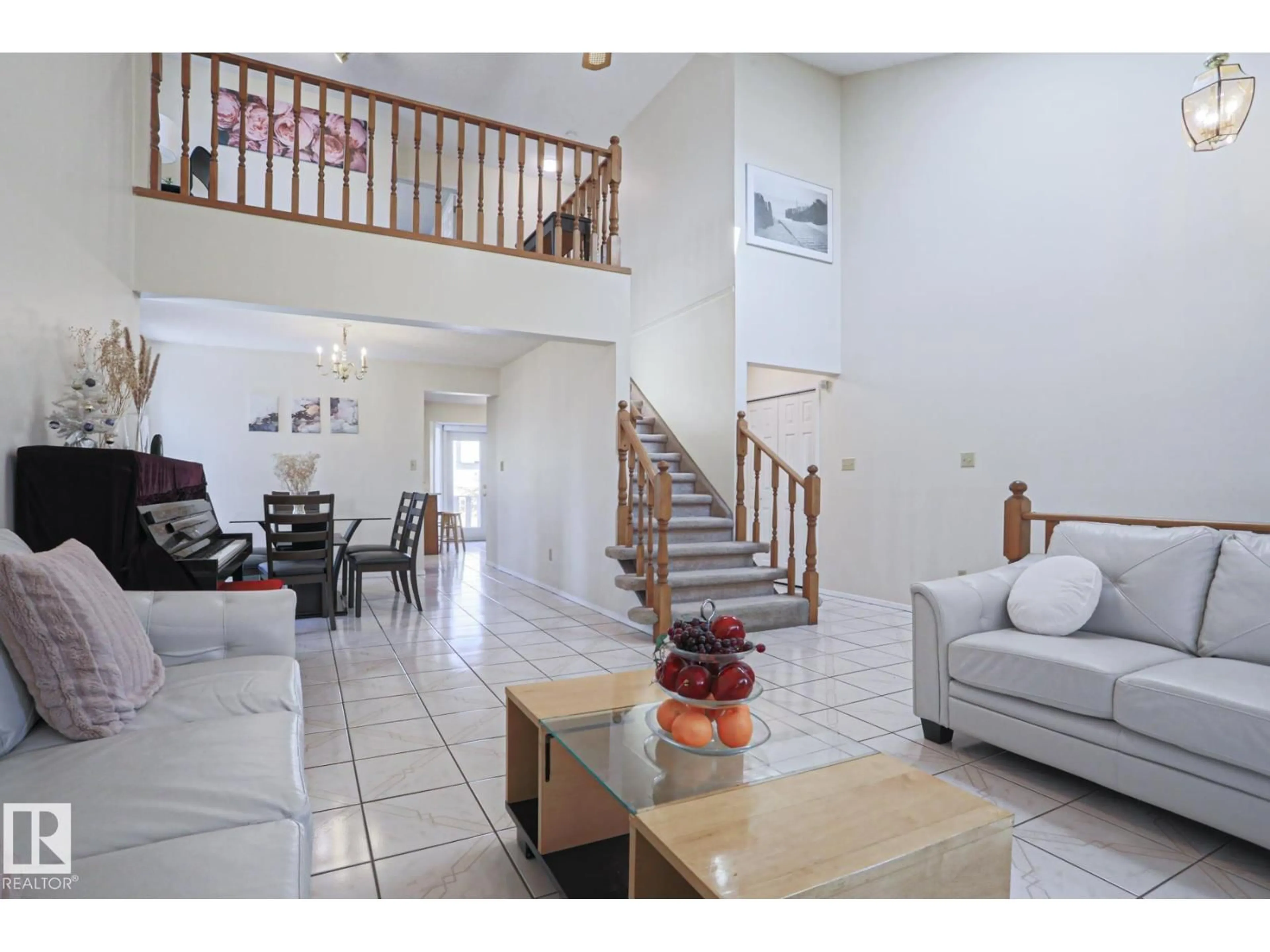 Indoor foyer for 2433 89 ST, Edmonton Alberta T6K2Y8