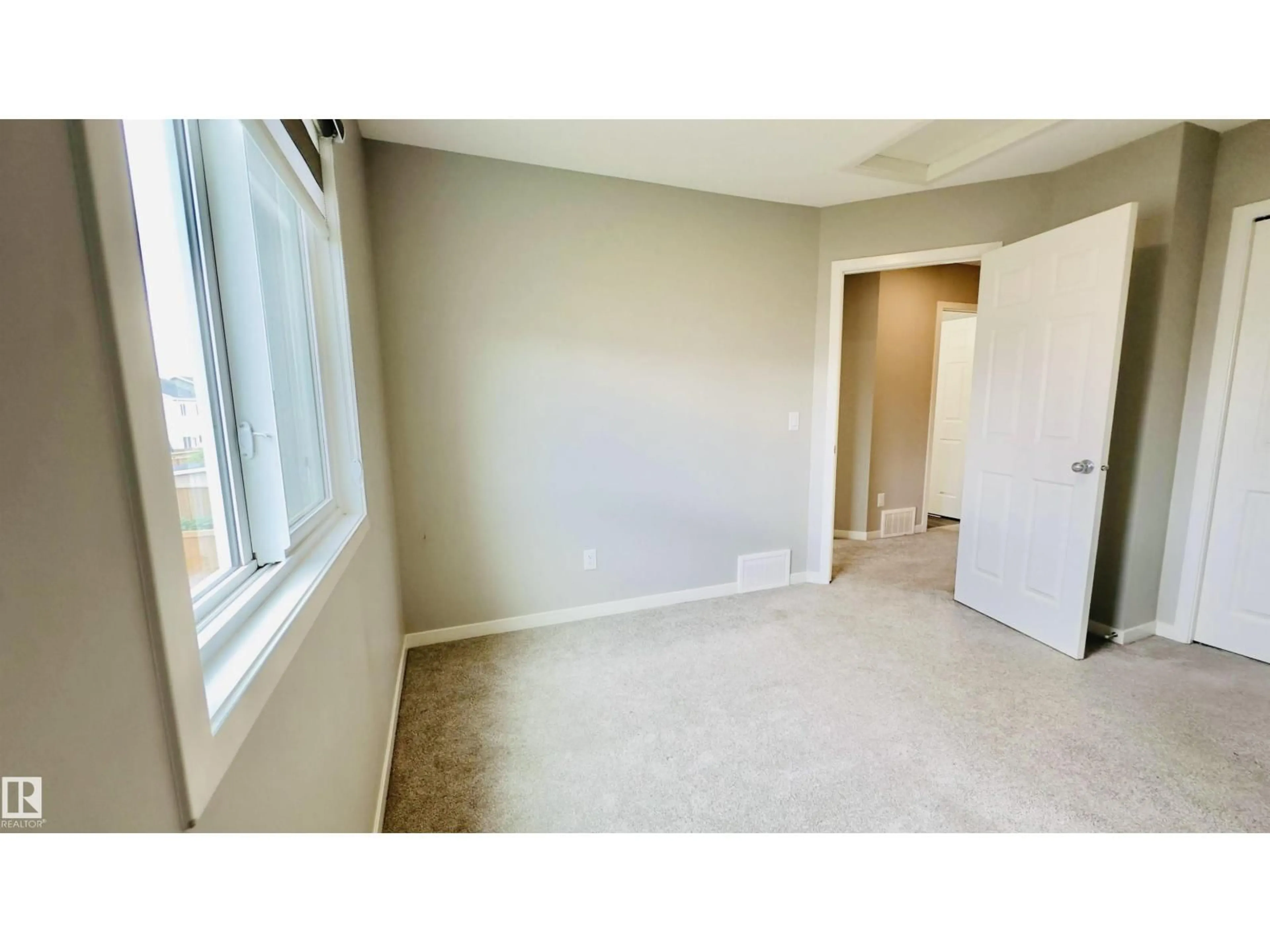 A pic of a room for 9871 226 ST, Edmonton Alberta T5T7V2