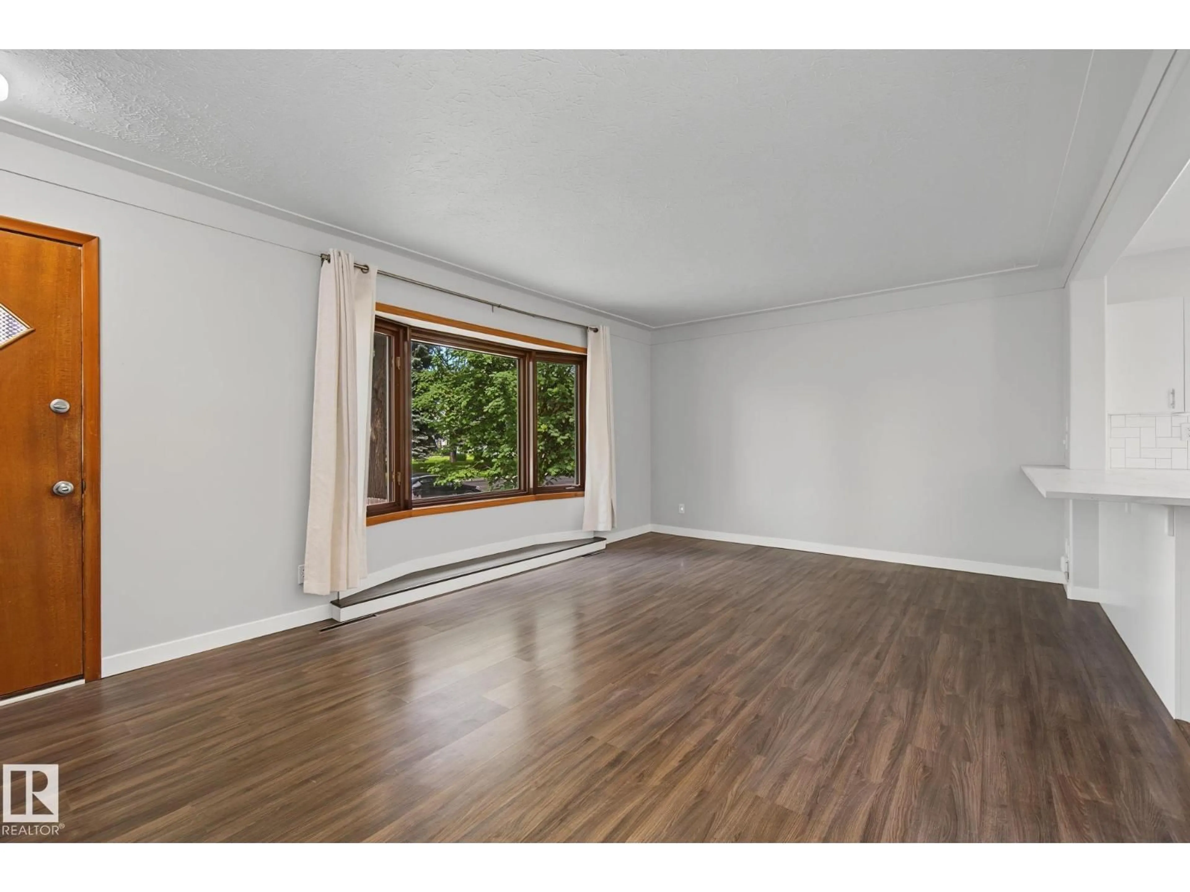 A pic of a room for NW - 9545 65 AV, Edmonton Alberta T6E0K1