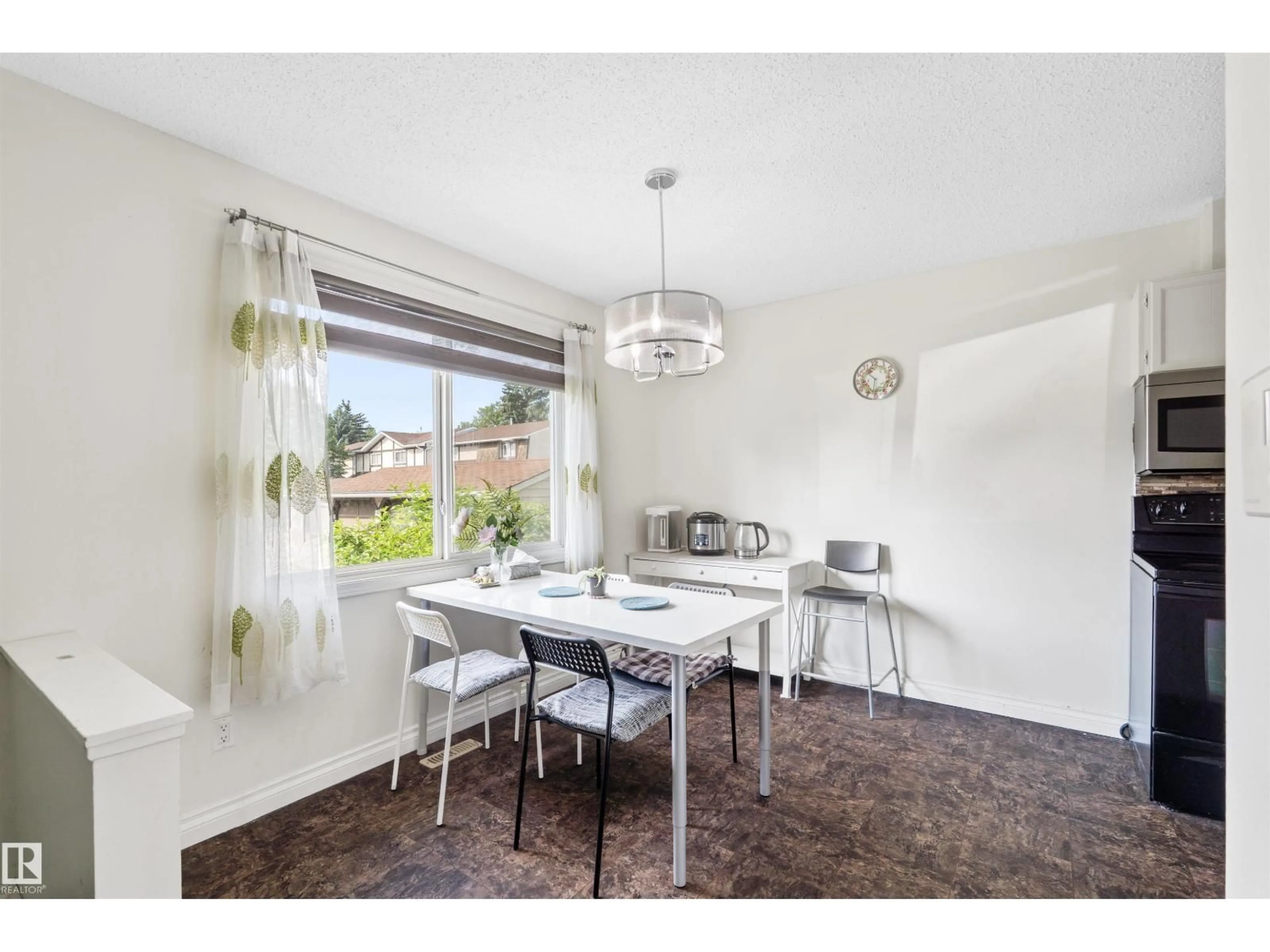 Dining room, unknown for 173 TUDOR LN, Edmonton Alberta T6J3T5