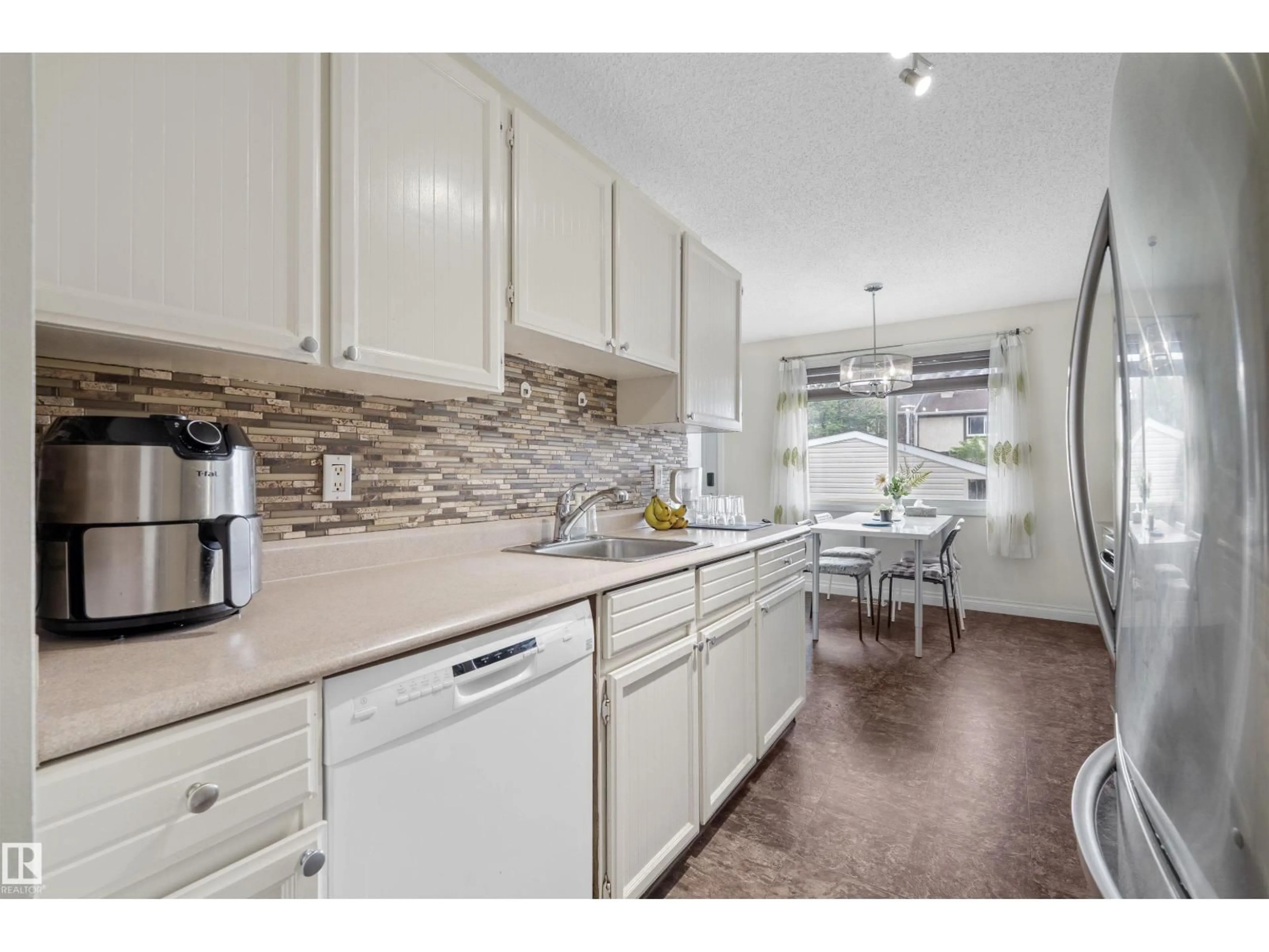 Unknown for 173 TUDOR LN, Edmonton Alberta T6J3T5