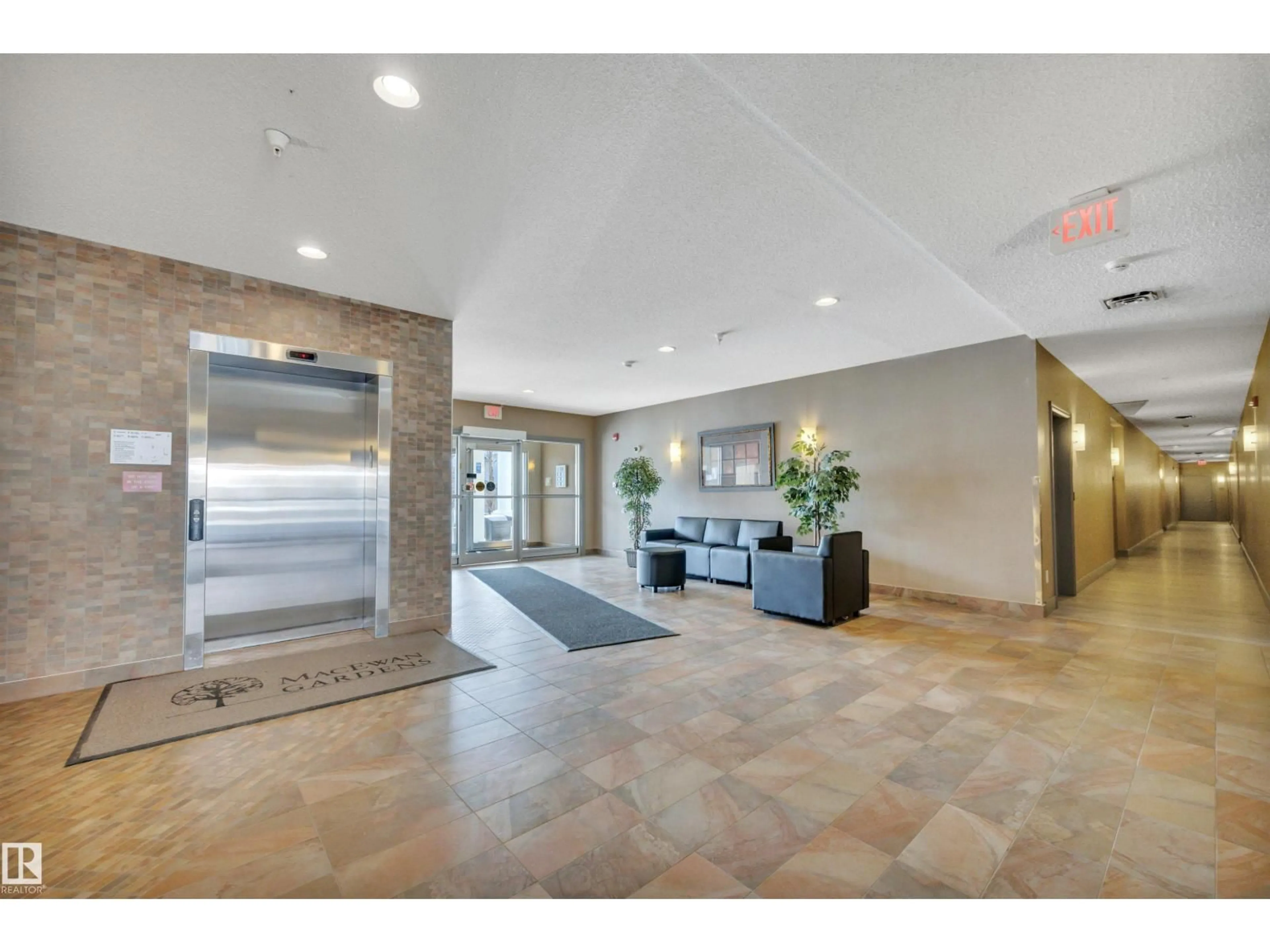 Indoor foyer for 226 - 326 MACEWAN RD, Edmonton Alberta T6W0C5