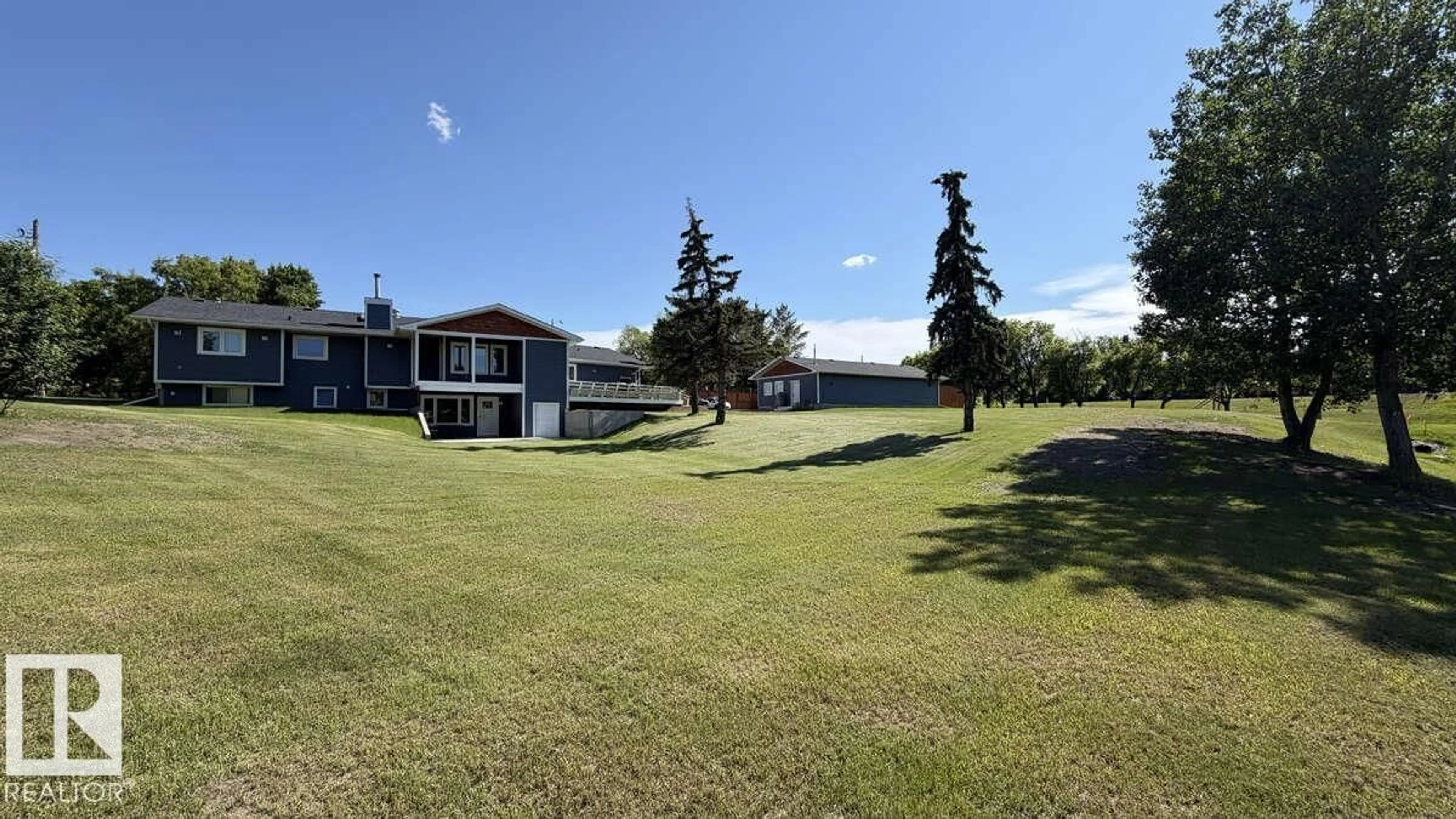 A pic from outside/outdoor area/front of a property/back of a property/a pic from drone, mountain view for 25032 RICHFIELD RD, Rural Sturgeon County Alberta T8T1H8