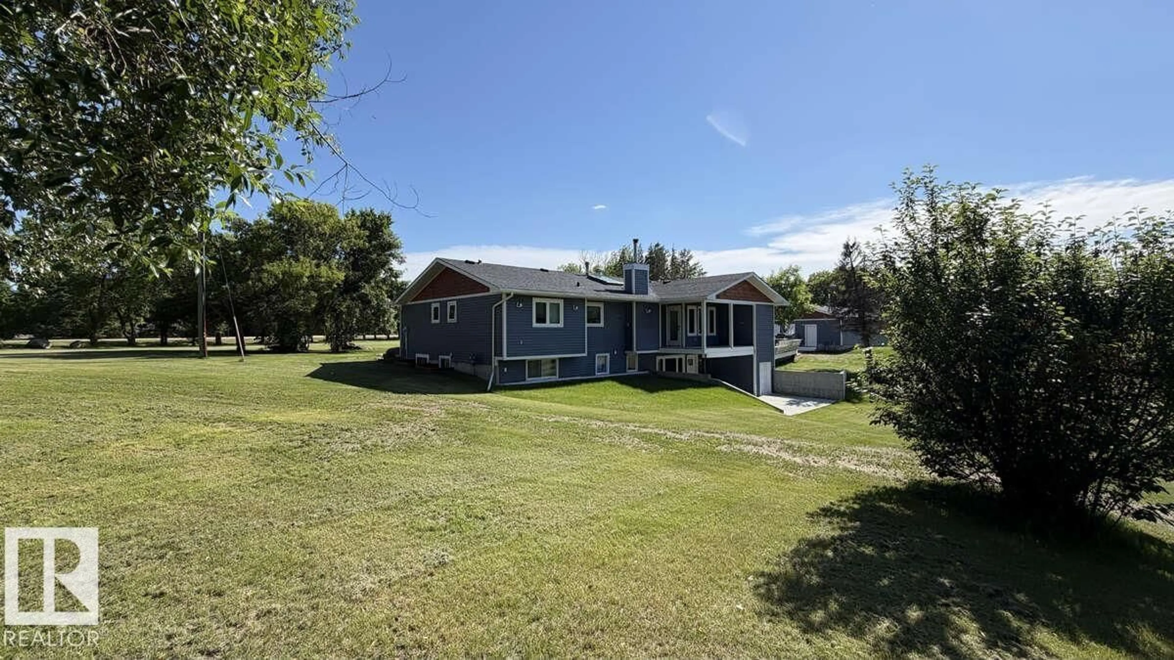 A pic from outside/outdoor area/front of a property/back of a property/a pic from drone, water/lake/river/ocean view for 25032 RICHFIELD RD, Rural Sturgeon County Alberta T8T1H8