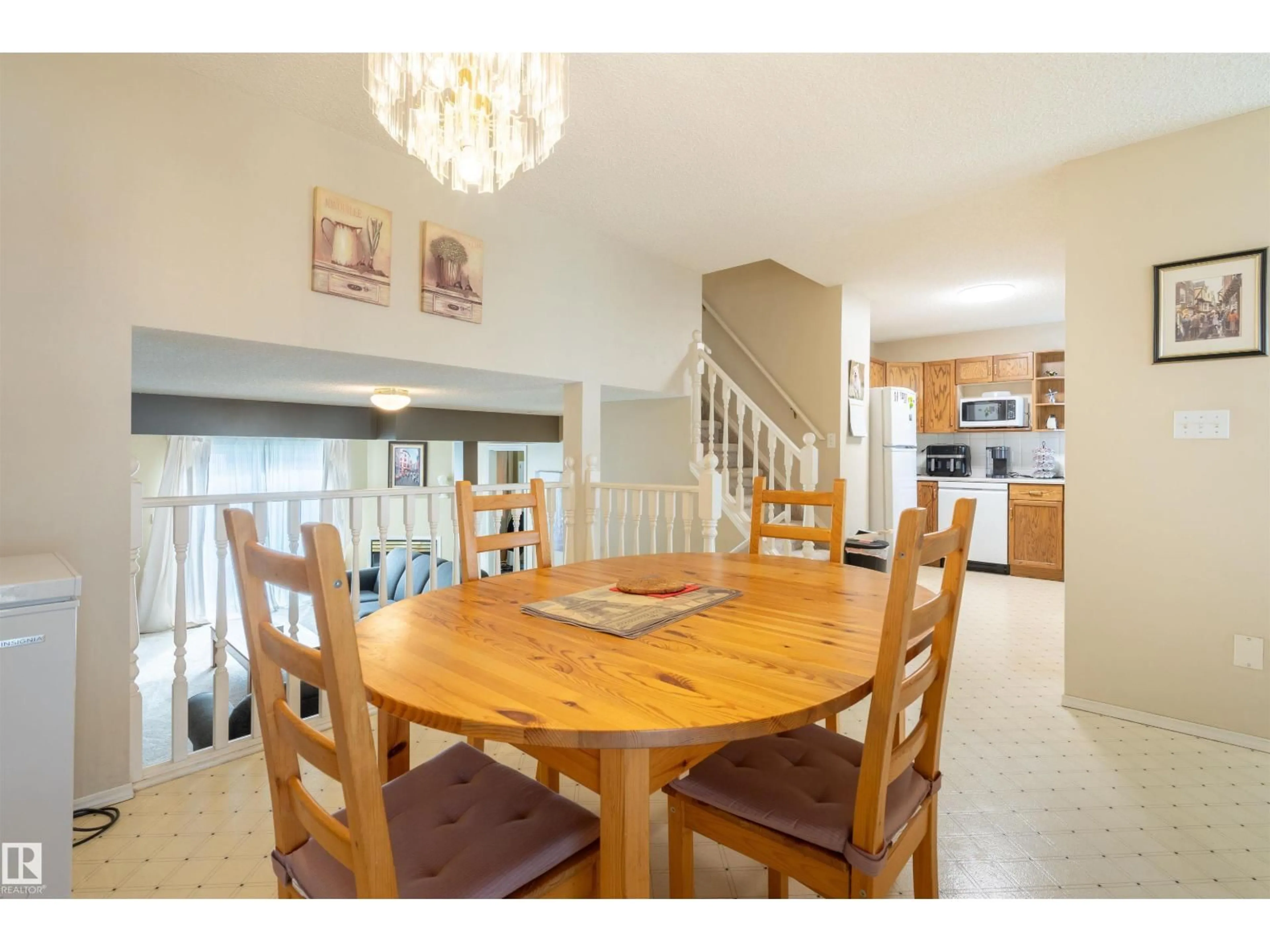 Dining room, unknown for 48 3311 58 ST NW, Edmonton Alberta T6L6X3