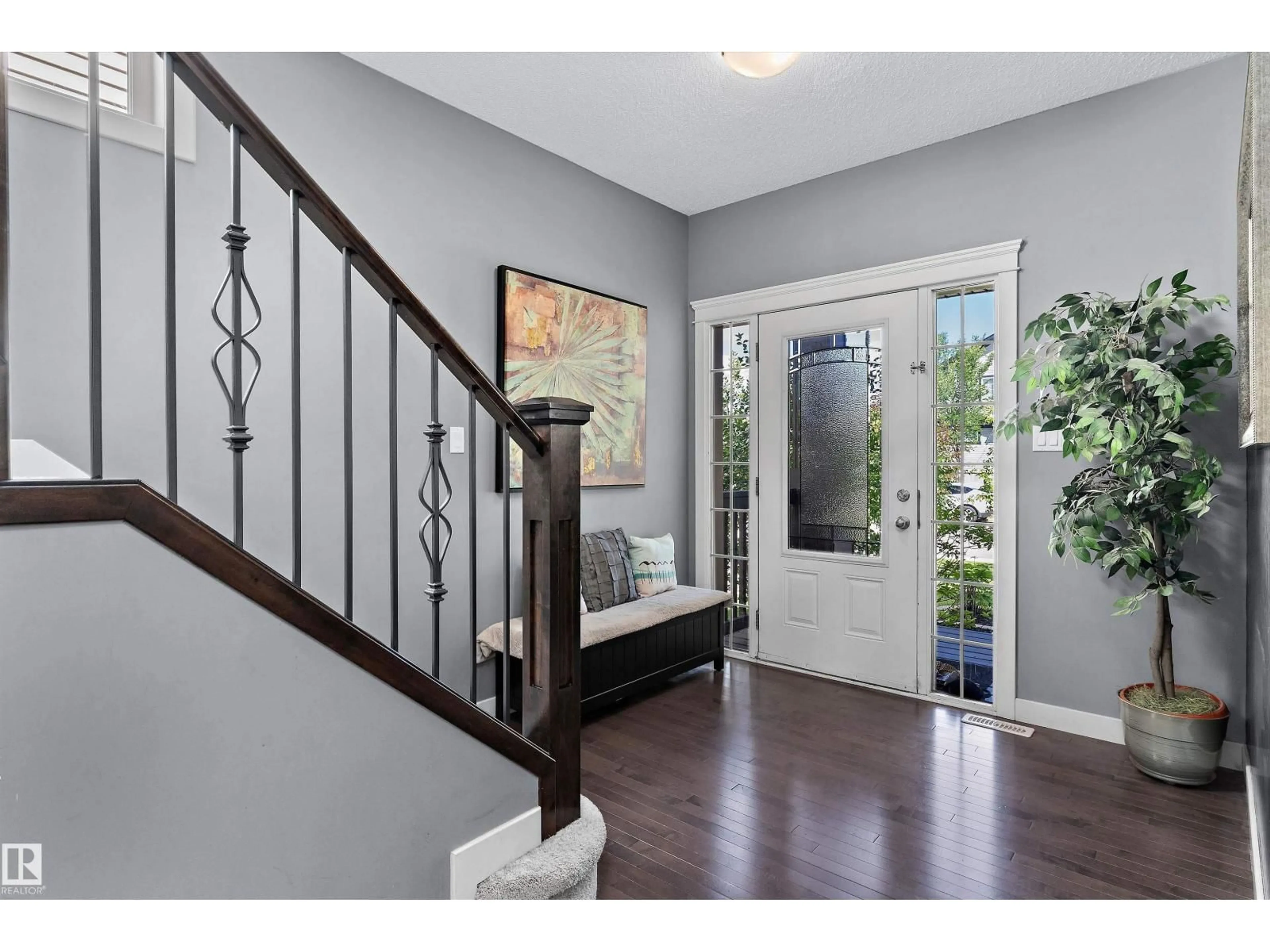 Indoor entryway for 1708 32 ST, Edmonton Alberta T6T0P5