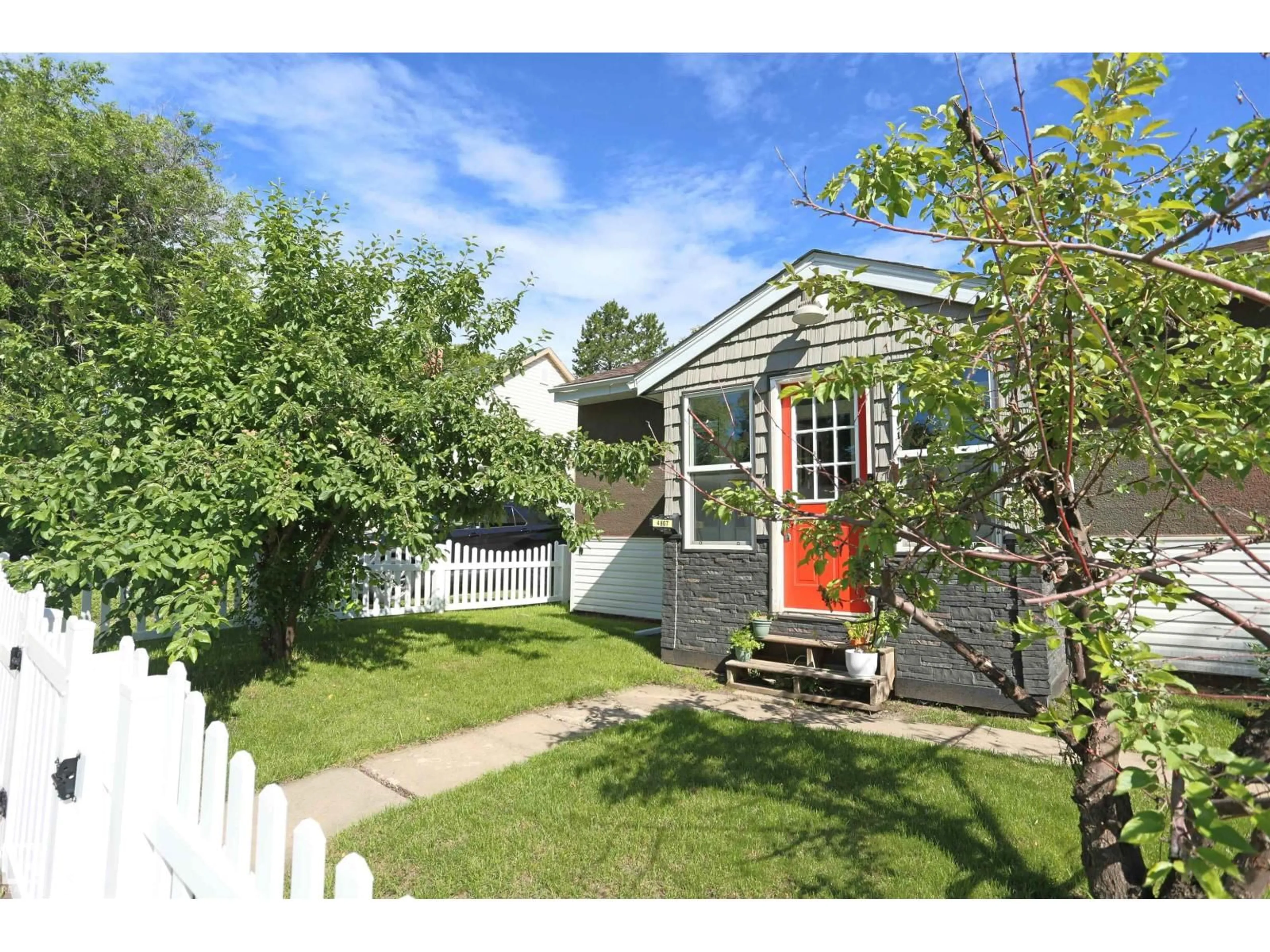 Shed for 4807 53 AV, Stony Plain Alberta T7Z1C5