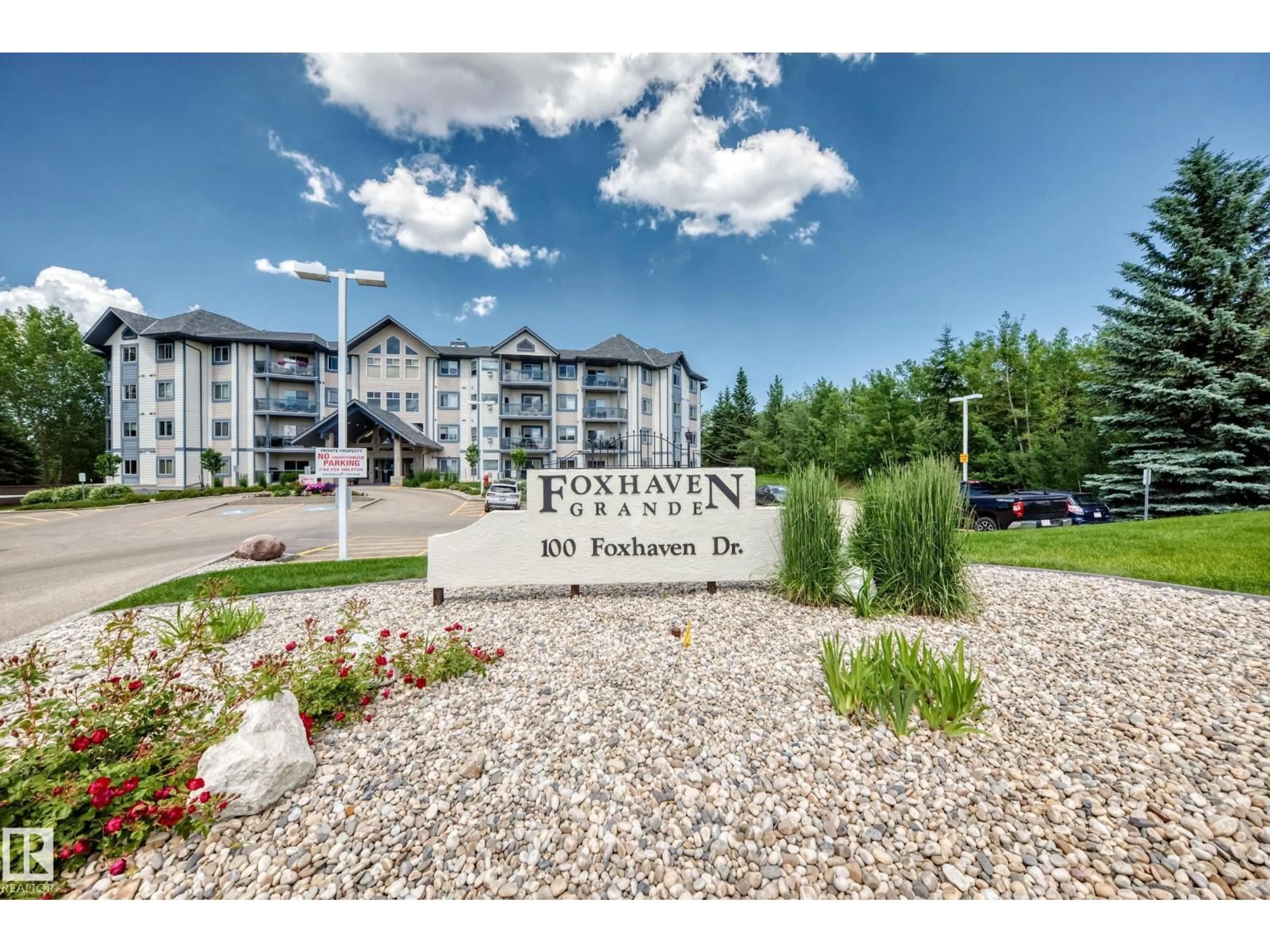 Indoor foyer for 419 FOXHAVEN DR, Sherwood Park Alberta T8A6B6