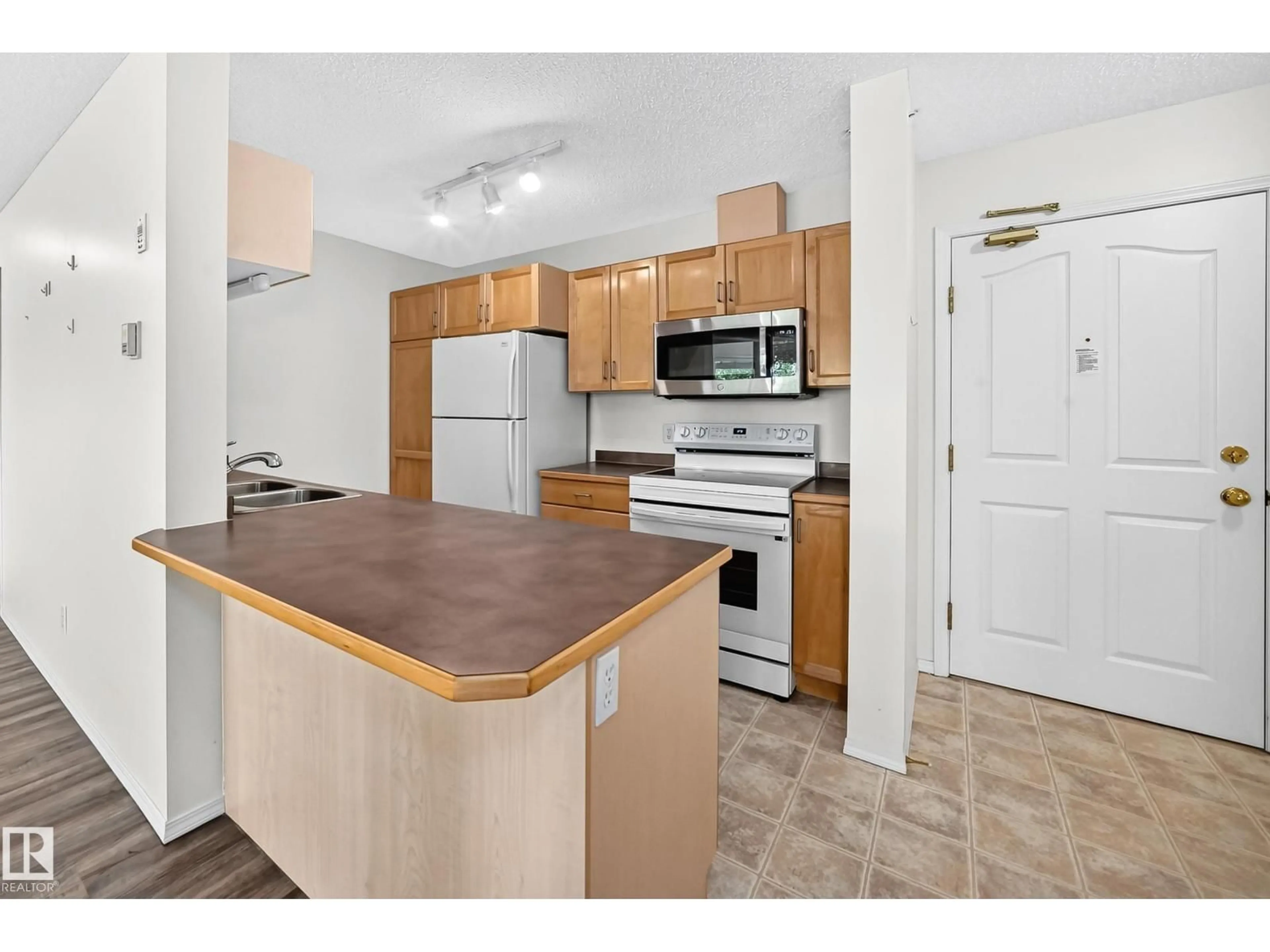 Standard kitchen, unknown for 419 FOXHAVEN DR, Sherwood Park Alberta T8A6B6