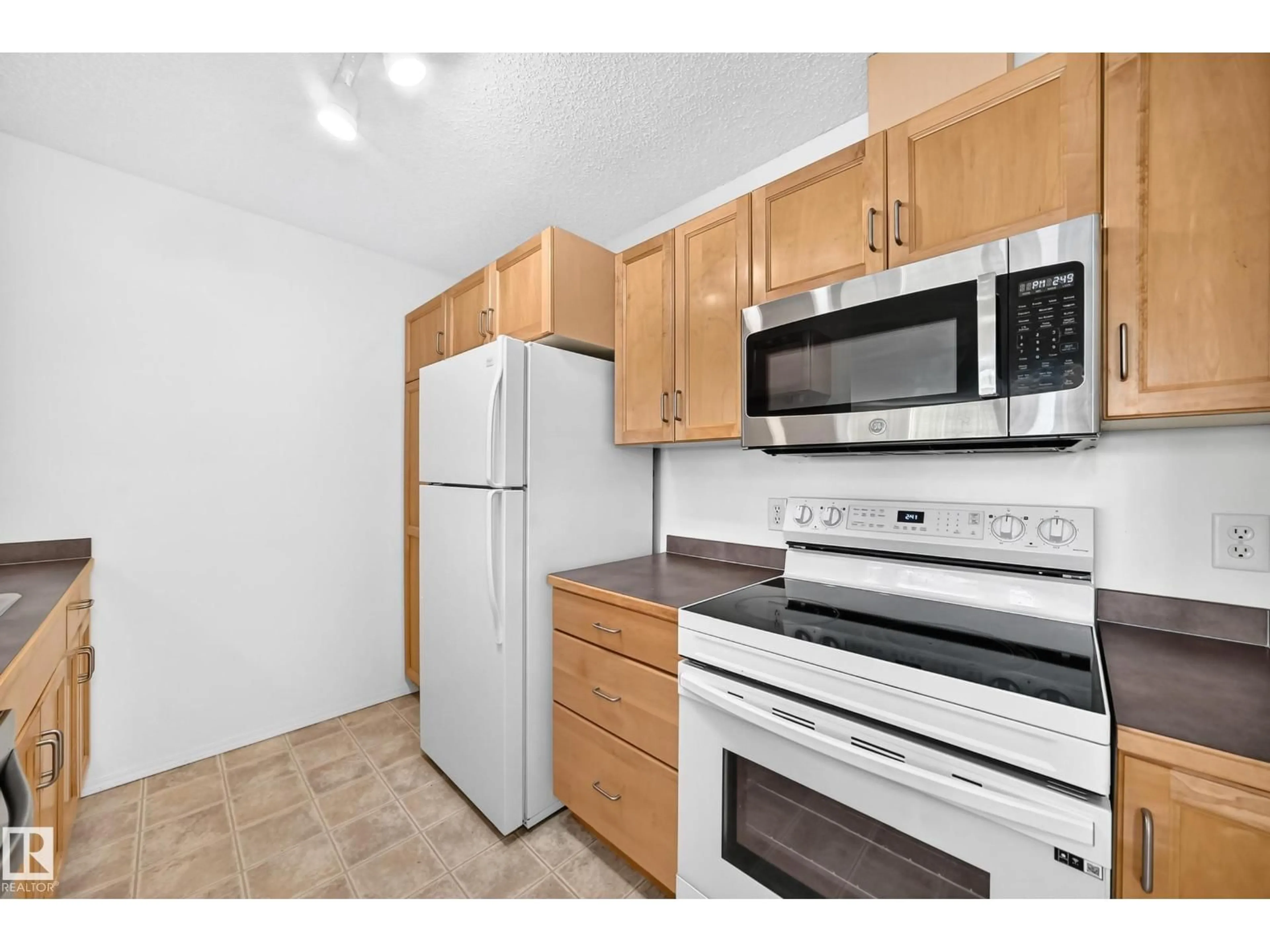 Standard kitchen, unknown for 419 FOXHAVEN DR, Sherwood Park Alberta T8A6B6