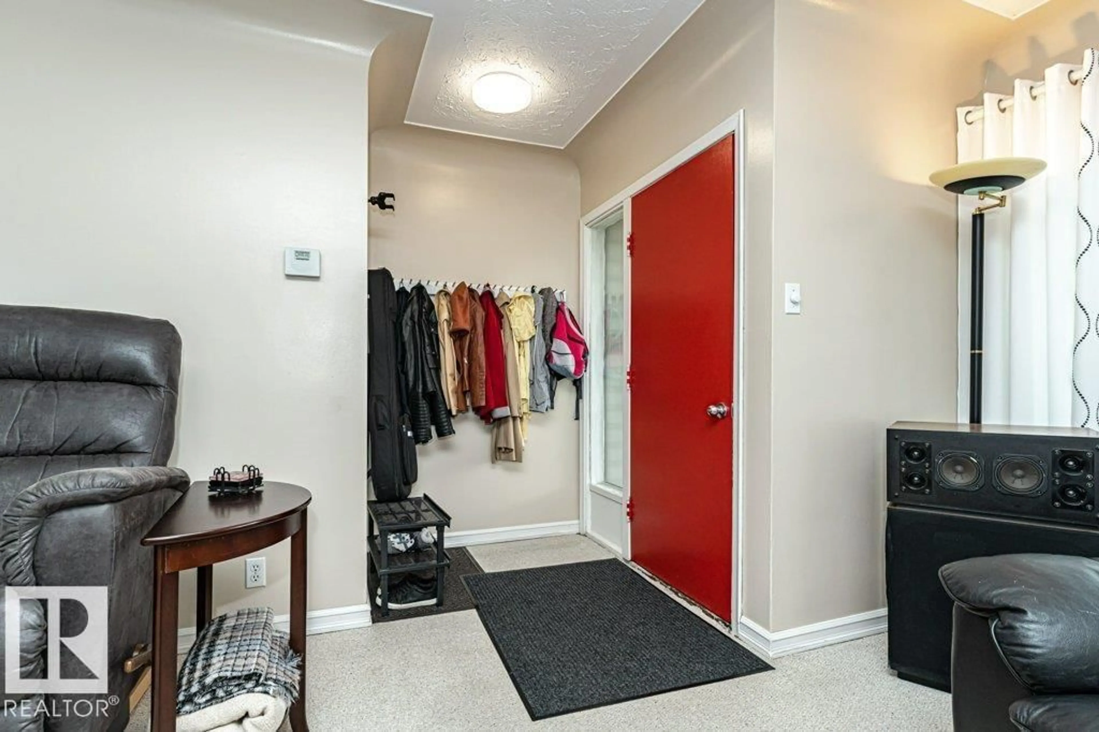 Indoor entryway for 11544 71 ST, Edmonton Alberta T5B1V9