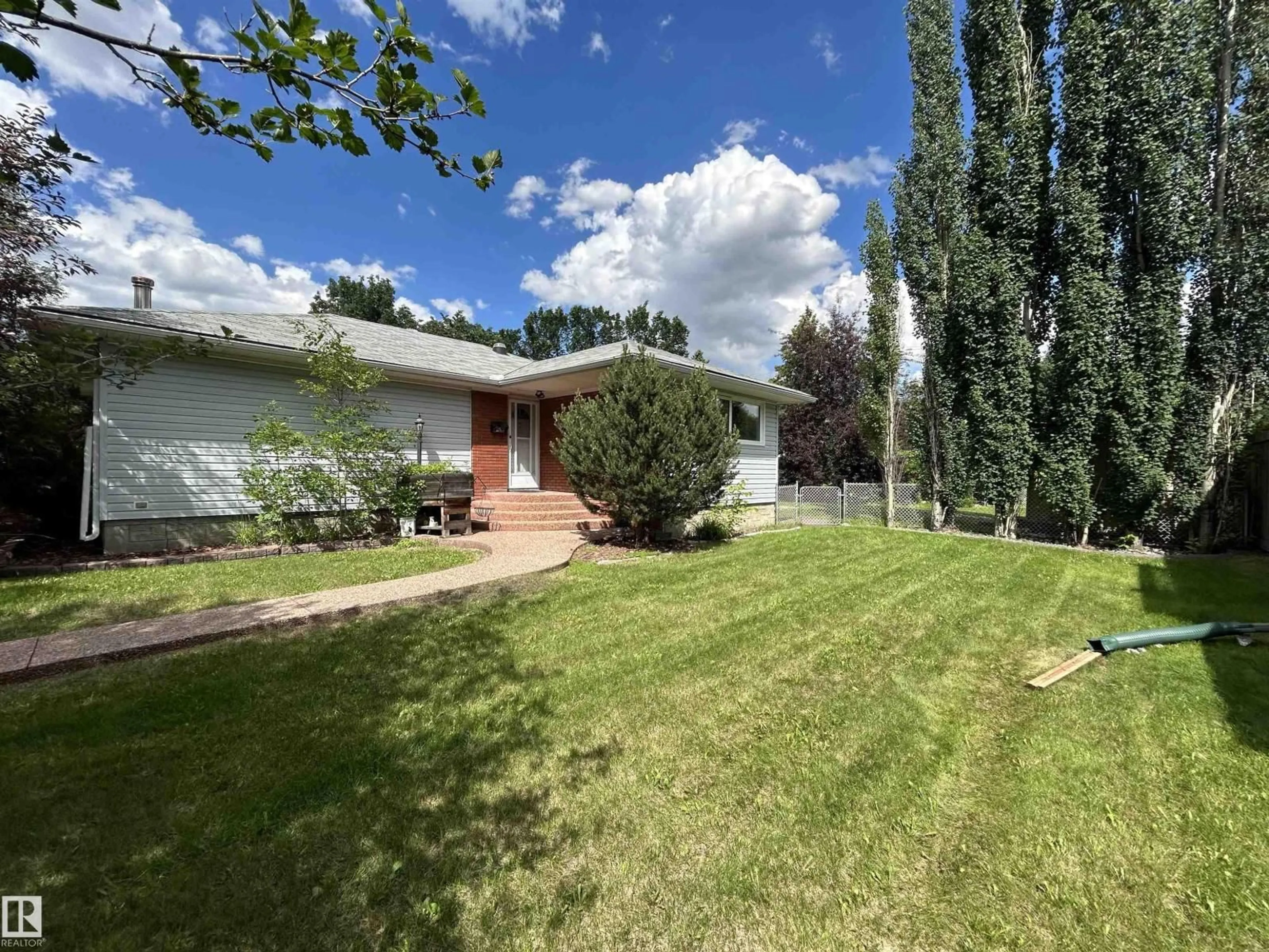 A pic from outside/outdoor area/front of a property/back of a property/a pic from drone, street for NW - 9457 79 ST, Edmonton Alberta T6C2R8