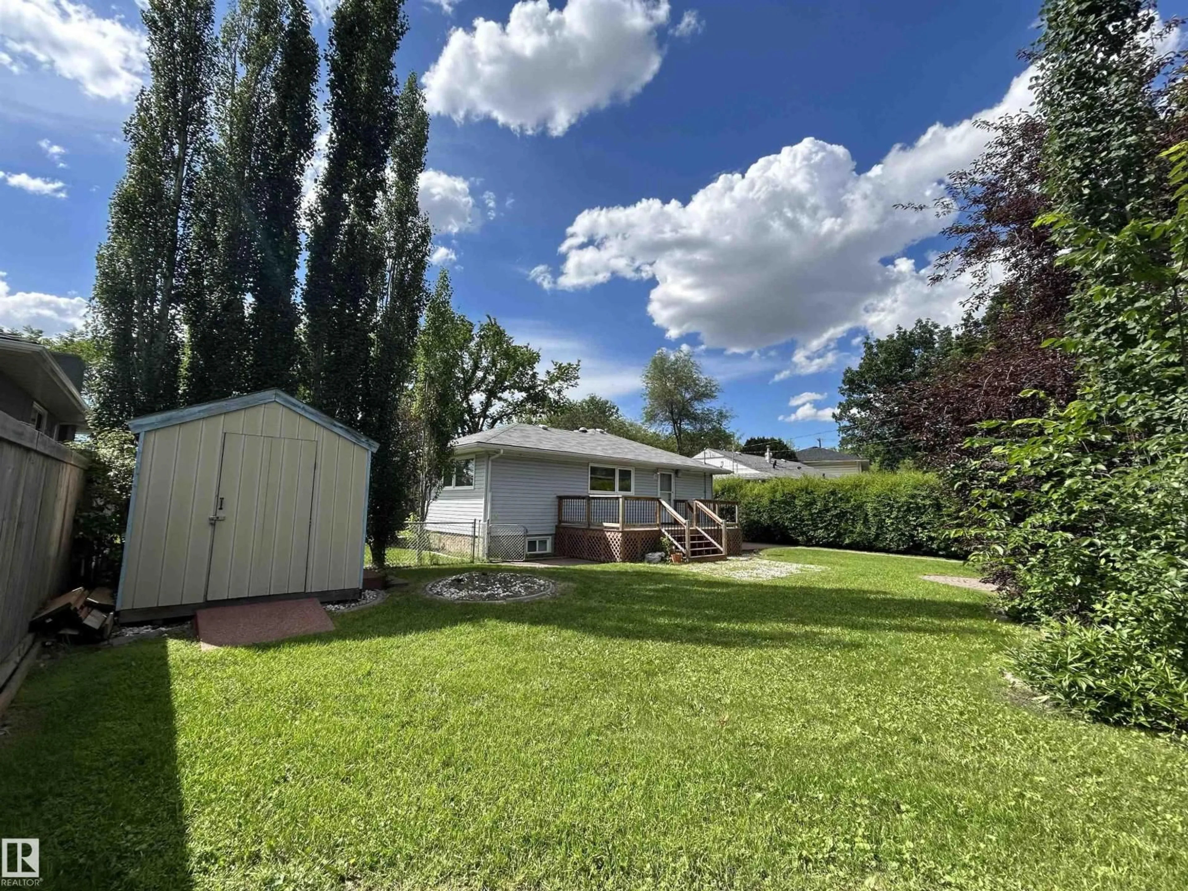 A pic from outside/outdoor area/front of a property/back of a property/a pic from drone, unknown for NW - 9457 79 ST, Edmonton Alberta T6C2R8