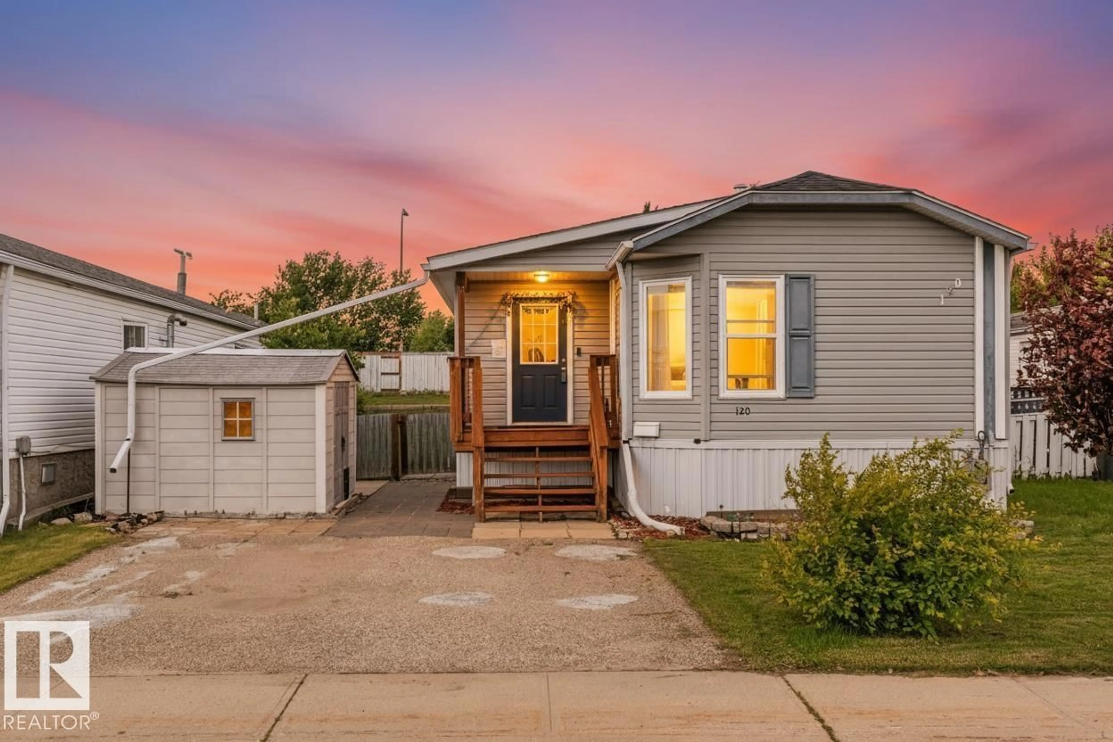 Home with vinyl exterior material, street for 120 SPRINGFIELD CR, Spruce Grove Alberta T7X3H8