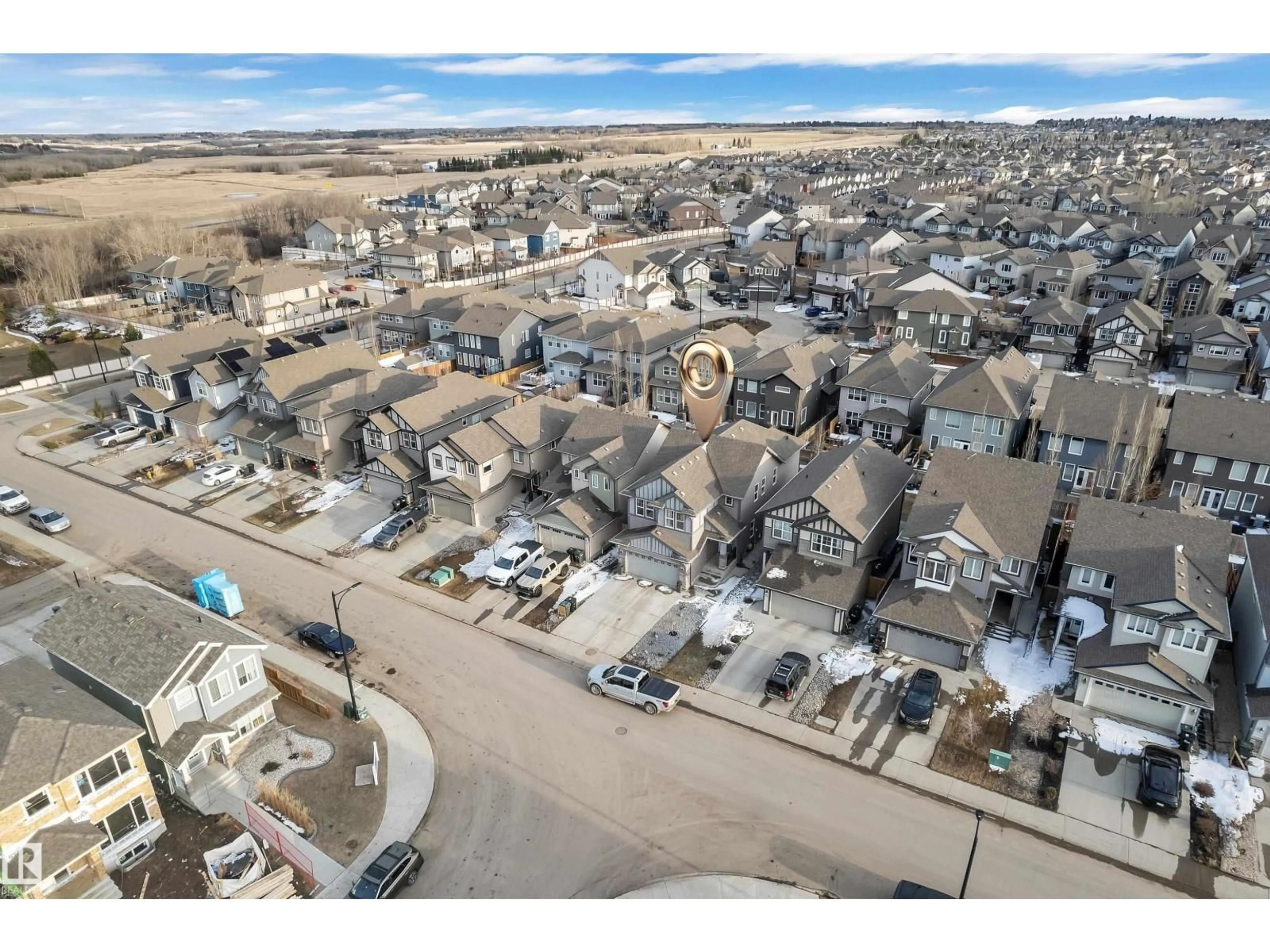 A pic from outside/outdoor area/front of a property/back of a property/a pic from drone, street for 29 SUNLAND WY, Sherwood Park Alberta T8H0Z4