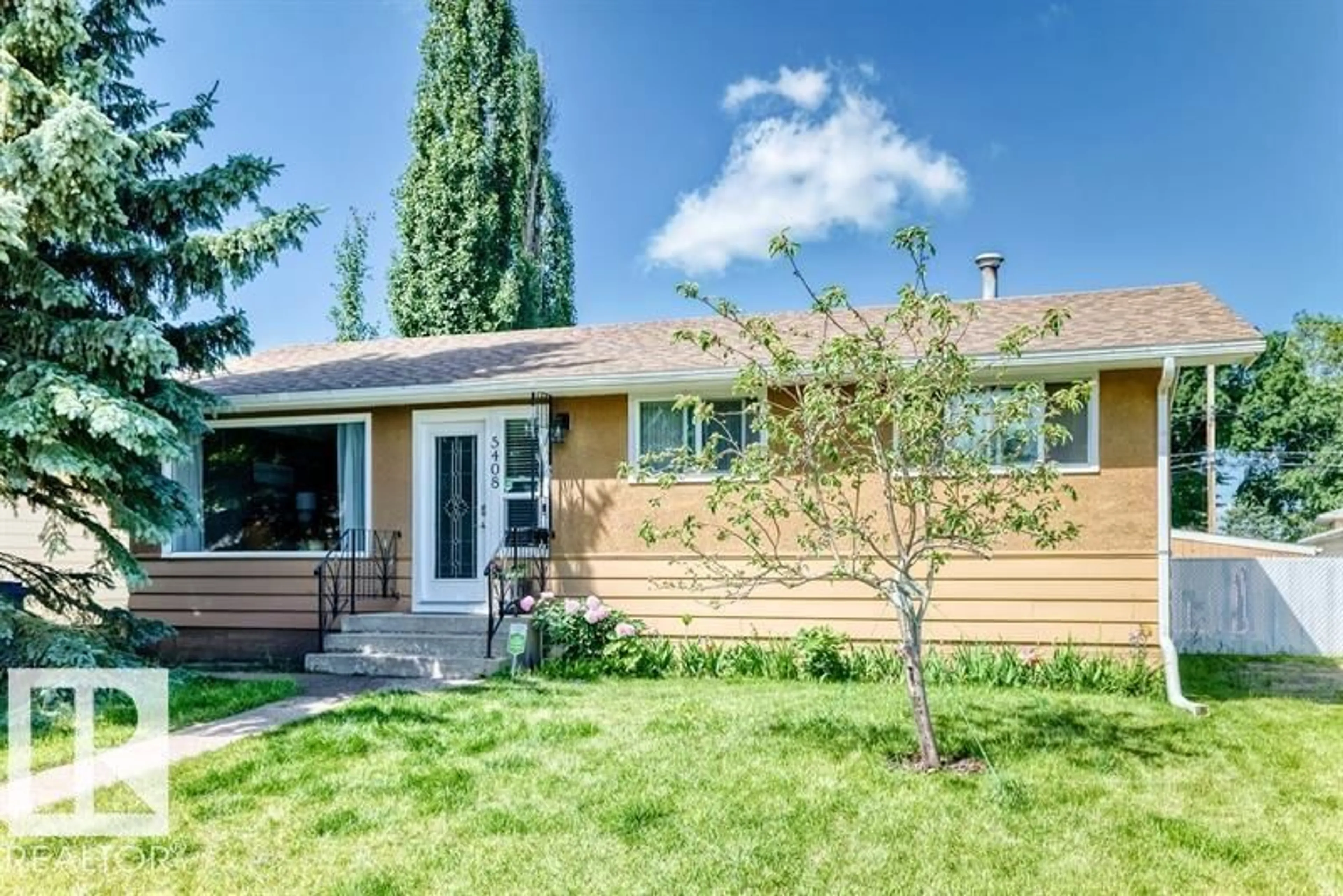 Home with vinyl exterior material, street for 5408 47A ST, Wetaskiwin Alberta T9A1E8