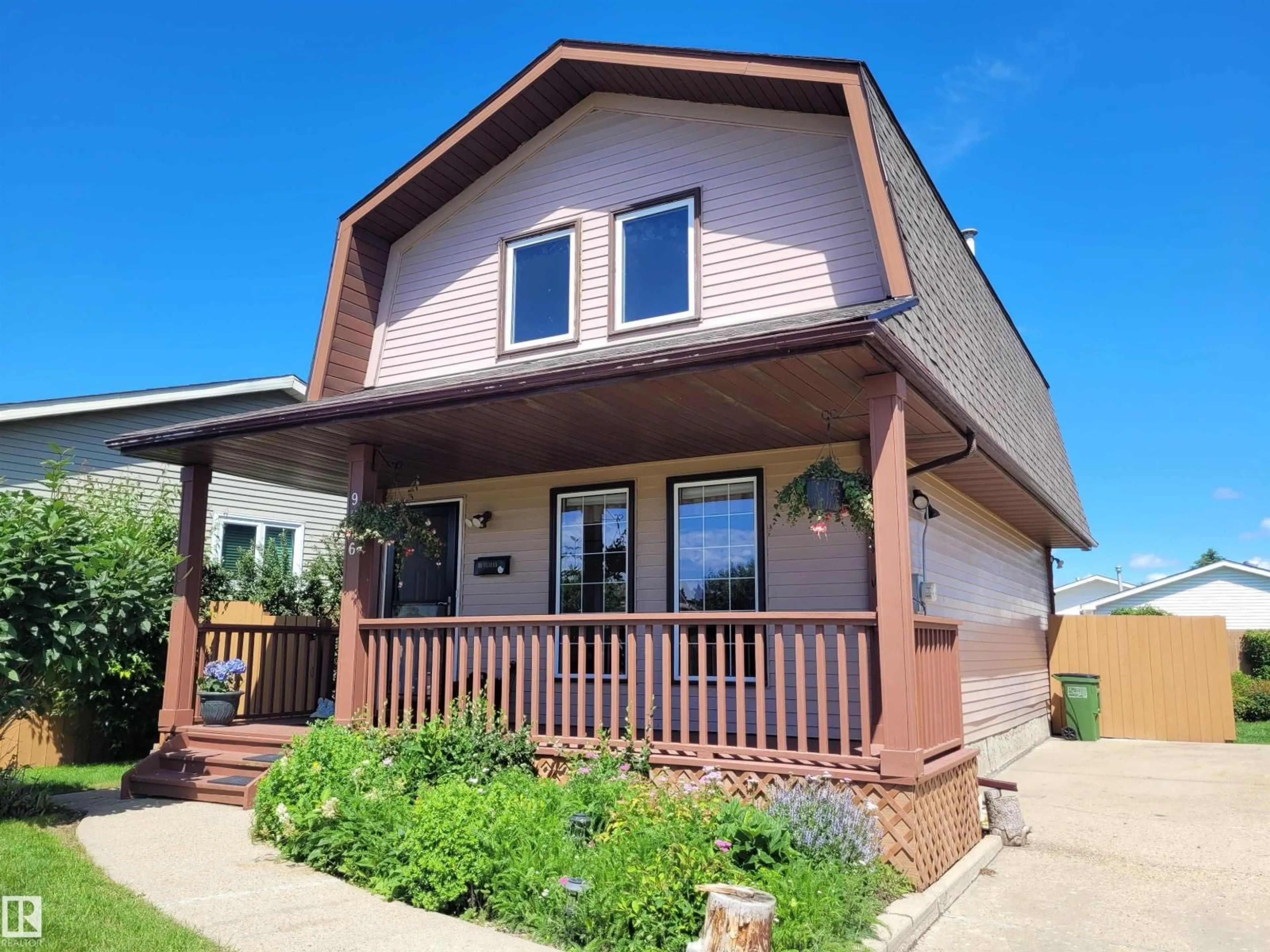 Home with vinyl exterior material, street for 9516 173 AV, Edmonton Alberta T5Z1Z8
