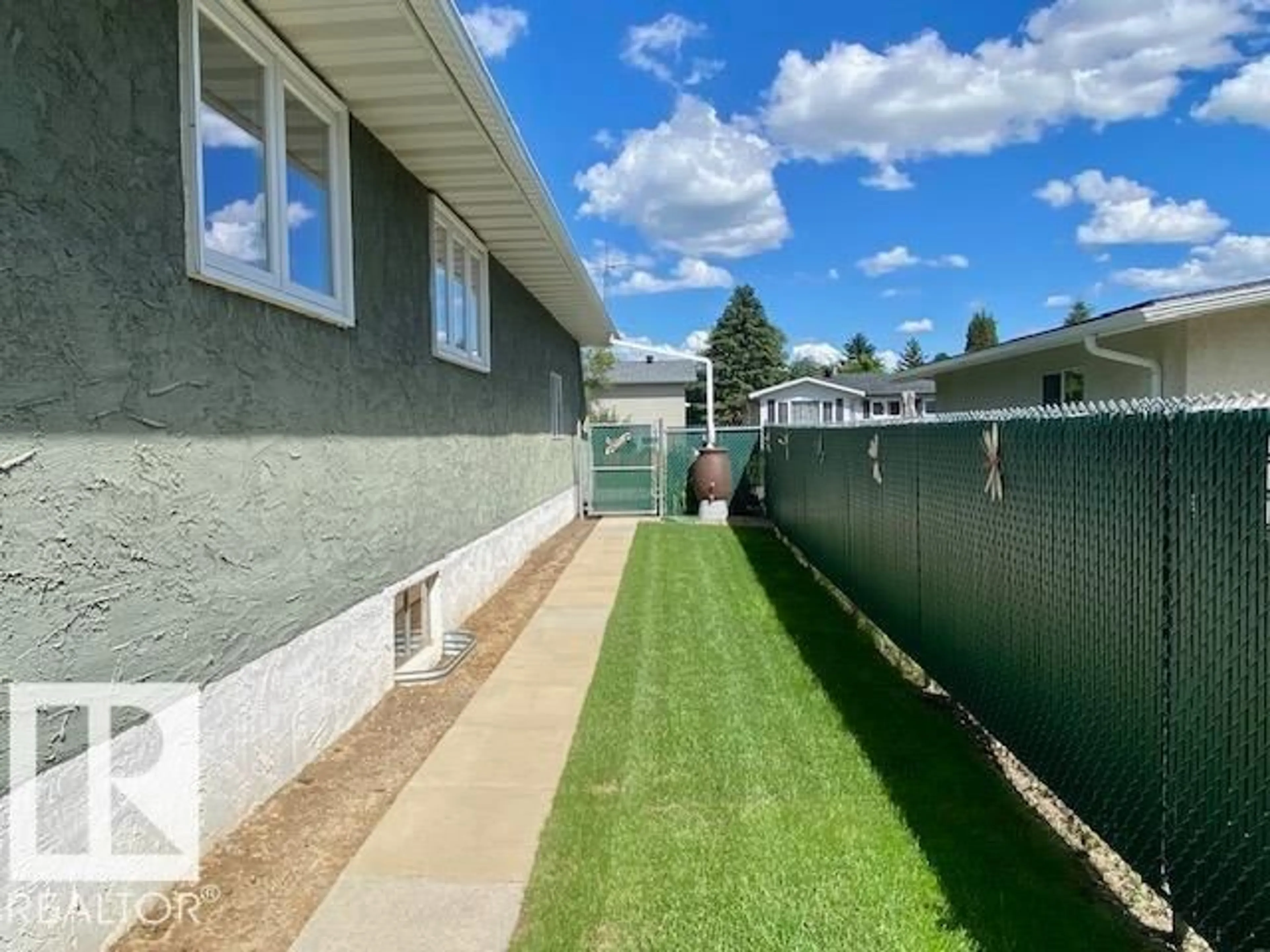 Unknown for NW - 3212 73 ST, Edmonton Alberta T6K1K1