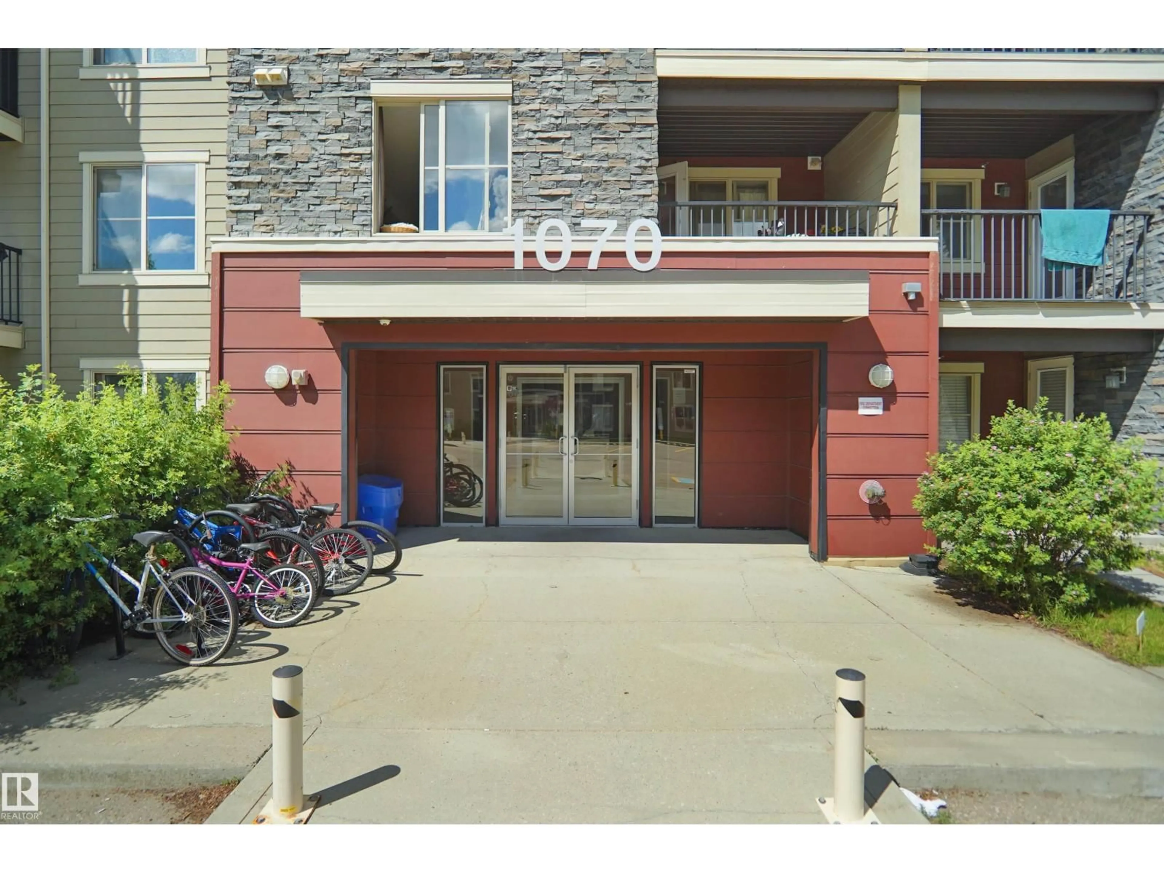 Indoor foyer for #215 - 1070 MCCONACHIE BLVD, Edmonton Alberta T5Y0V1