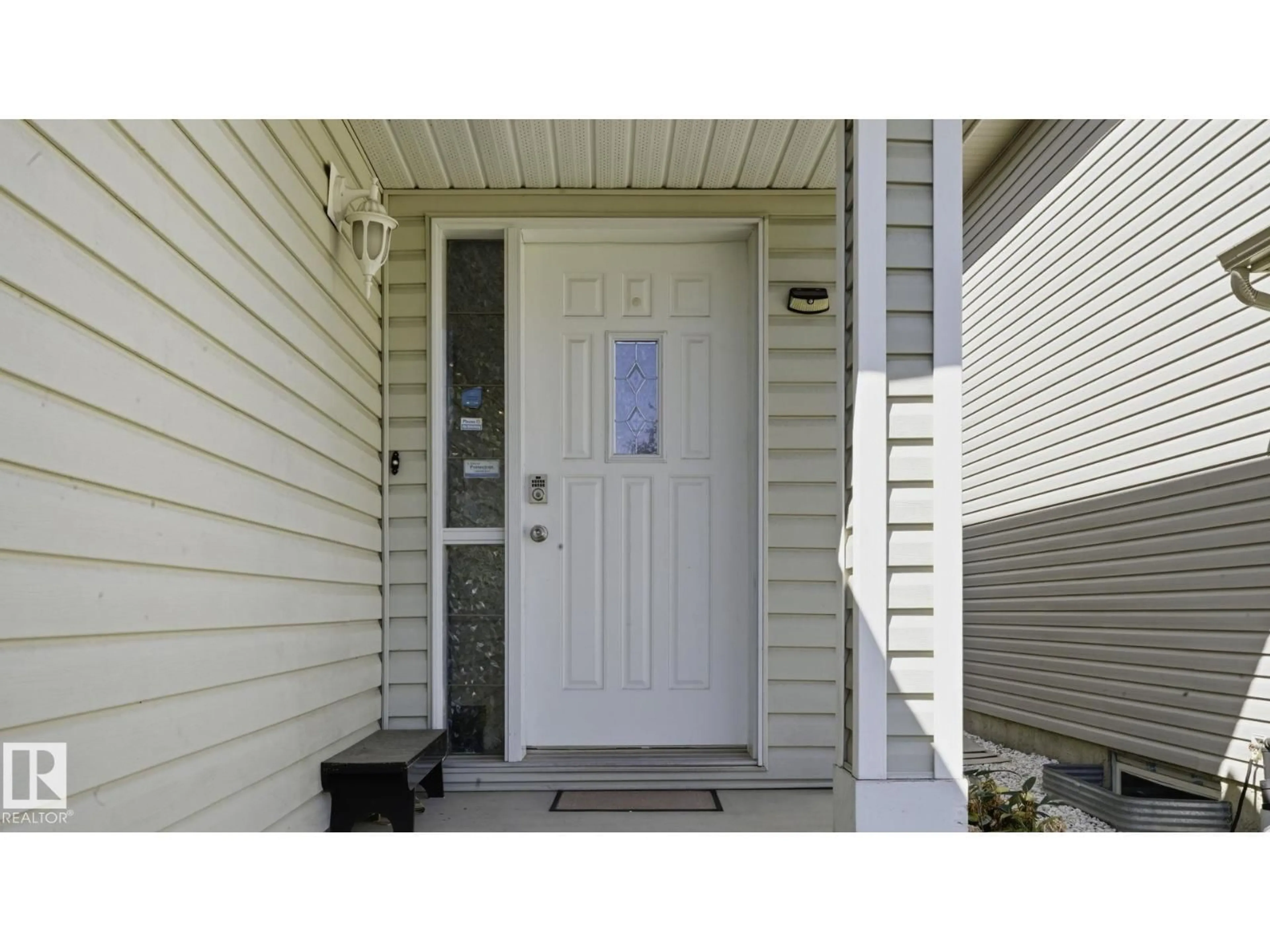 Indoor entryway for 3591 MCLEAN CR, Edmonton Alberta T6W1M5
