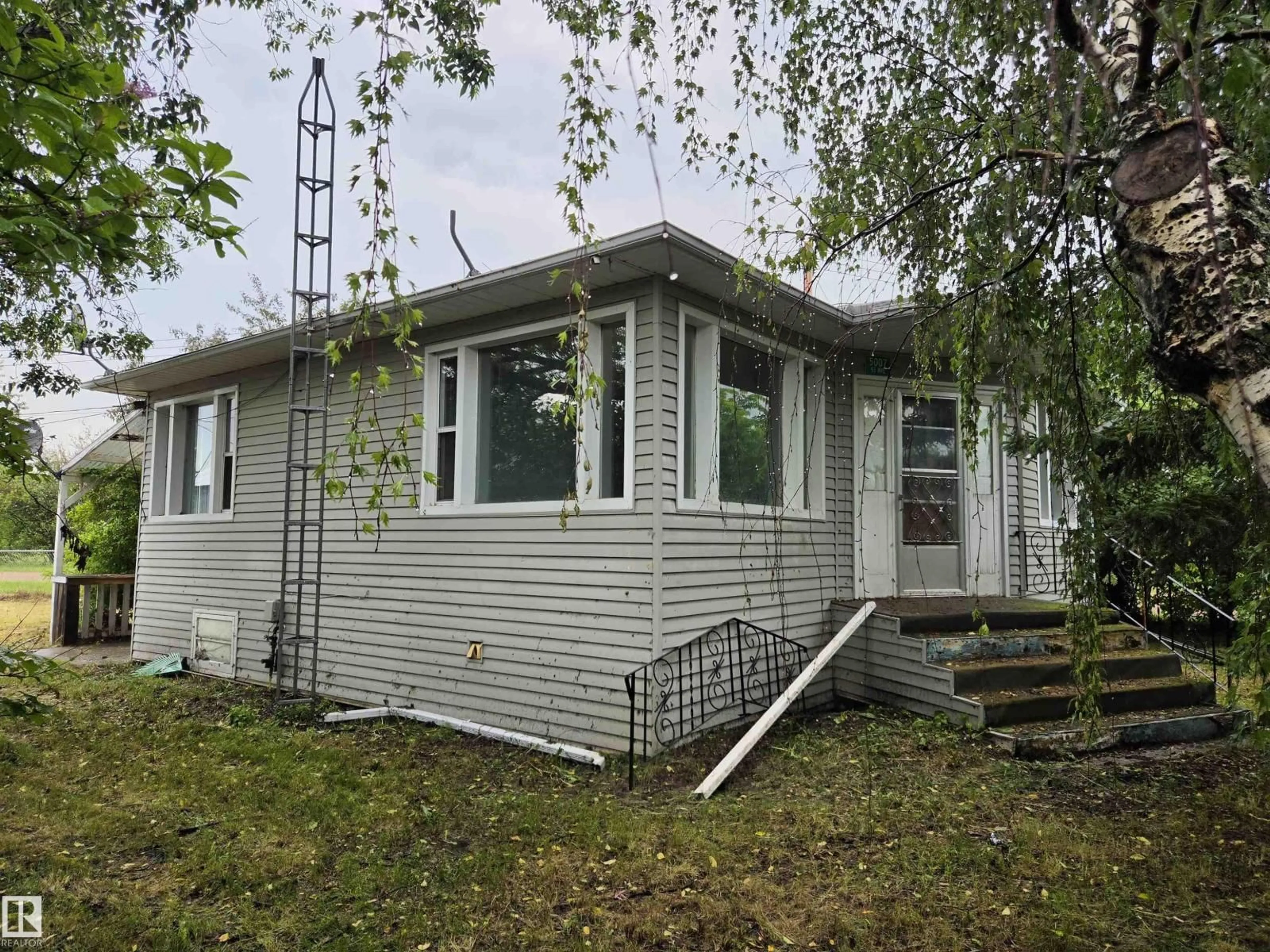 Home with vinyl exterior material, building for 5007 51 AV, Newbrook Alberta T0A2P0