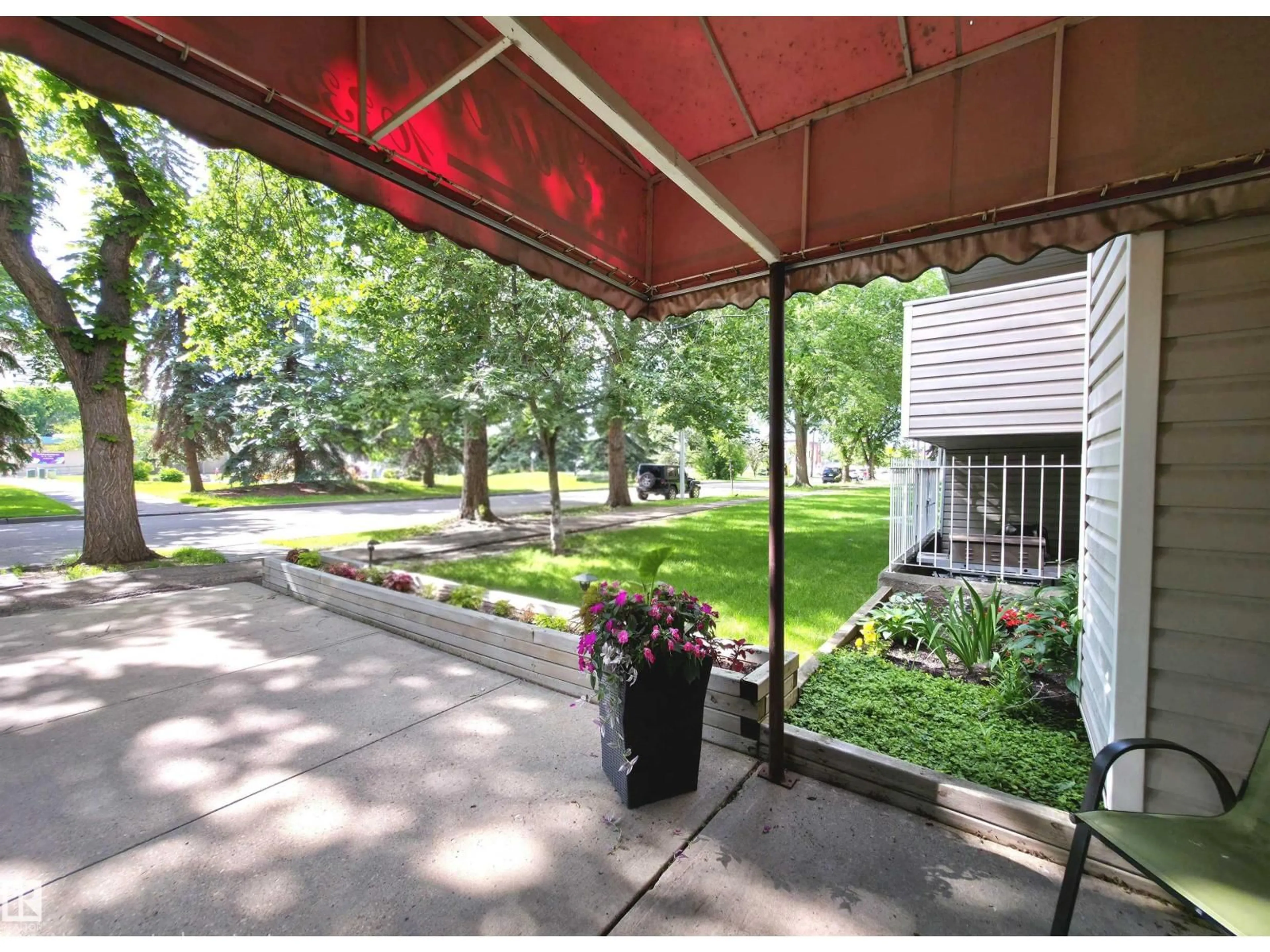 Patio, street for #302 - 10335 118 ST, Edmonton Alberta T5K1Y6