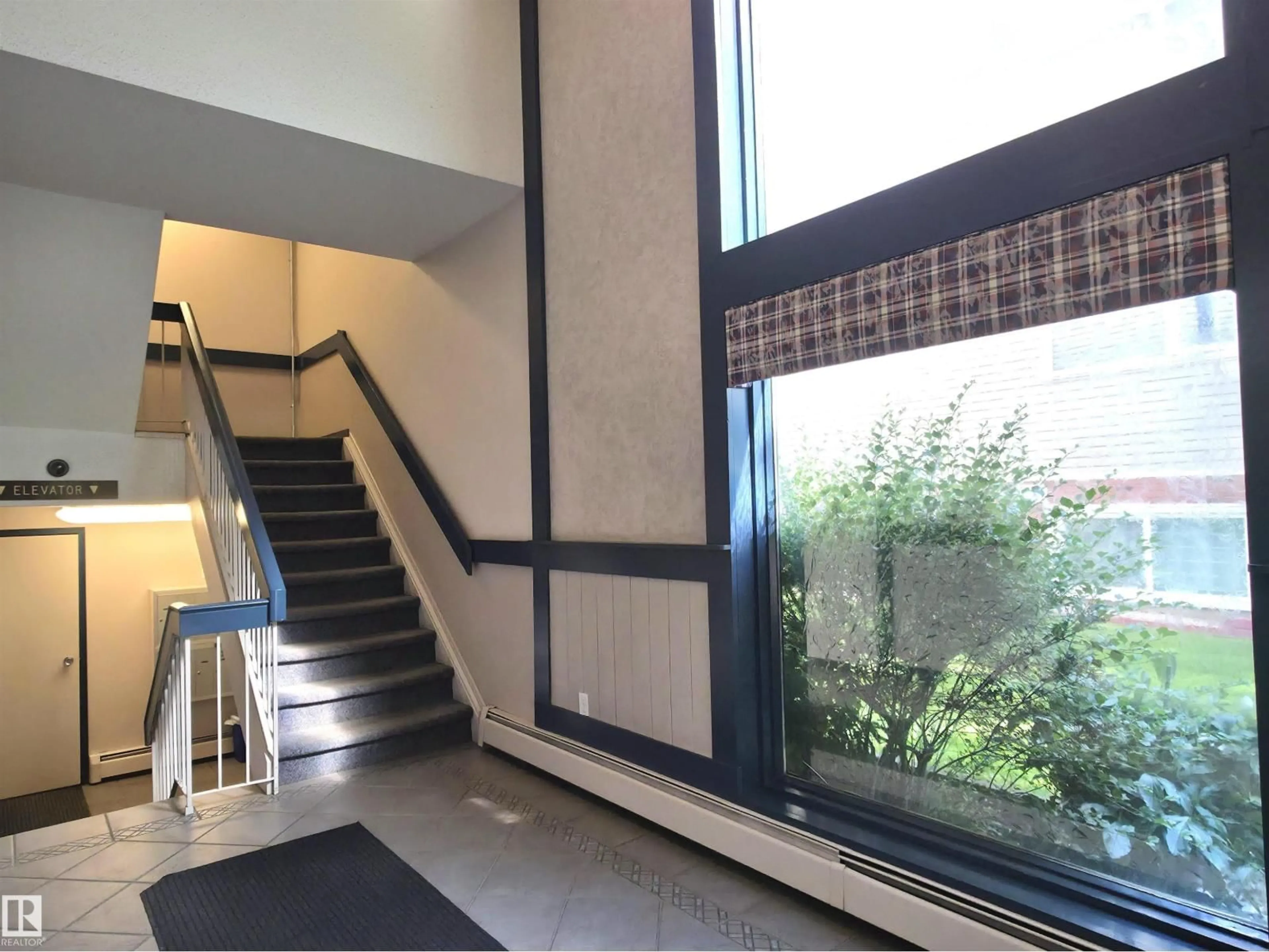 Indoor foyer for #302 - 10335 118 ST, Edmonton Alberta T5K1Y6