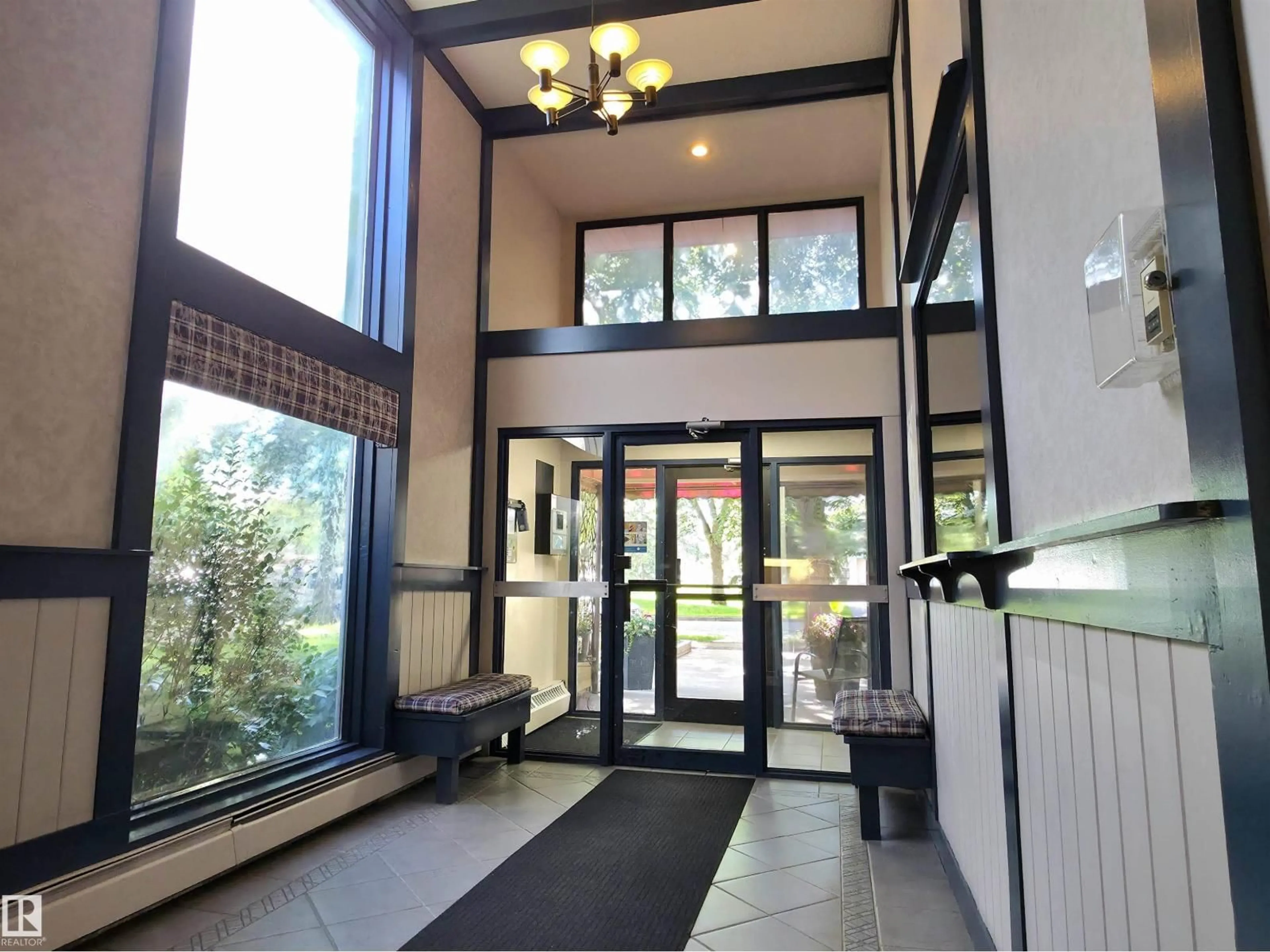 Indoor foyer for #302 - 10335 118 ST, Edmonton Alberta T5K1Y6