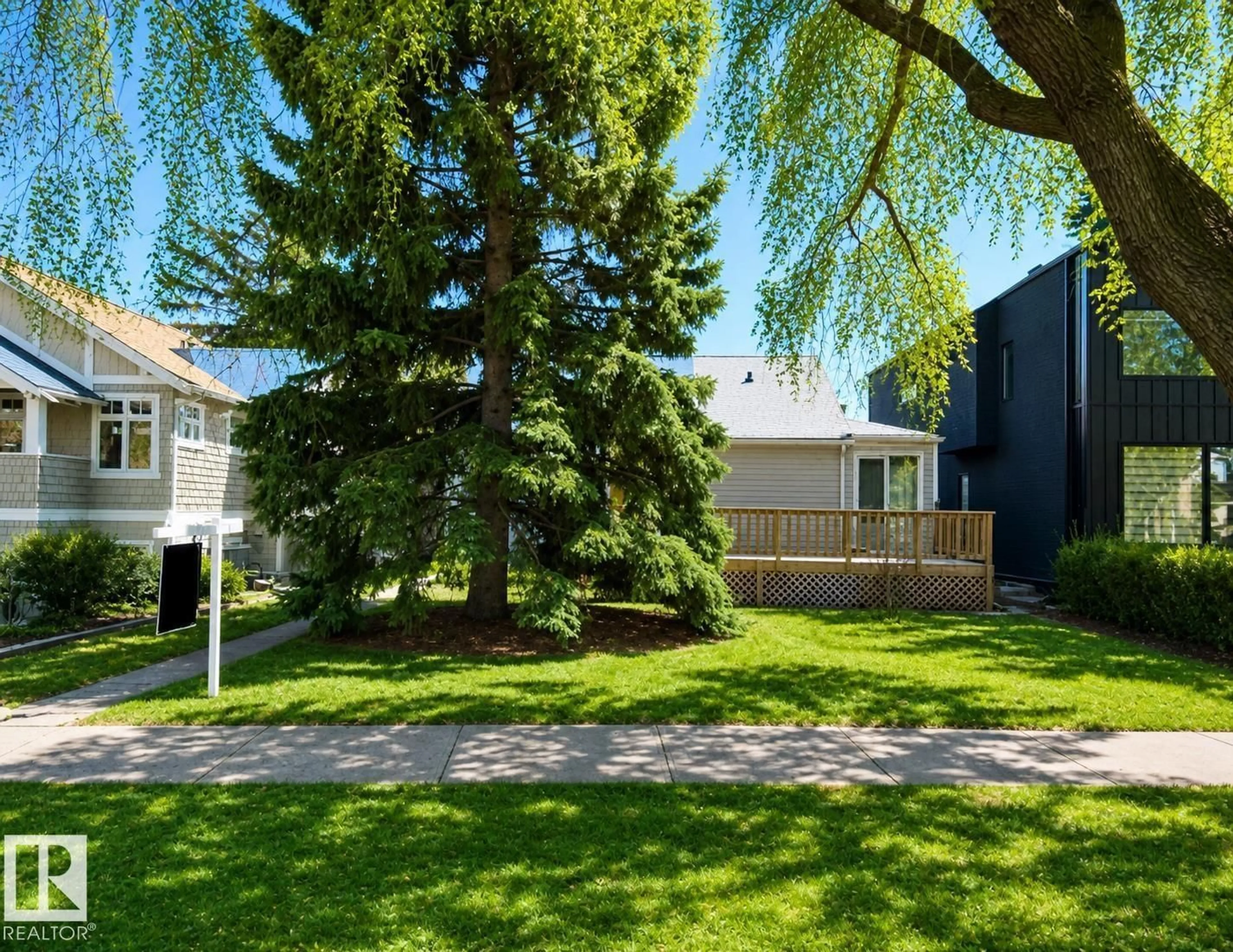 Home with vinyl exterior material, street for 14019 106 AV, Edmonton Alberta T5N1B3