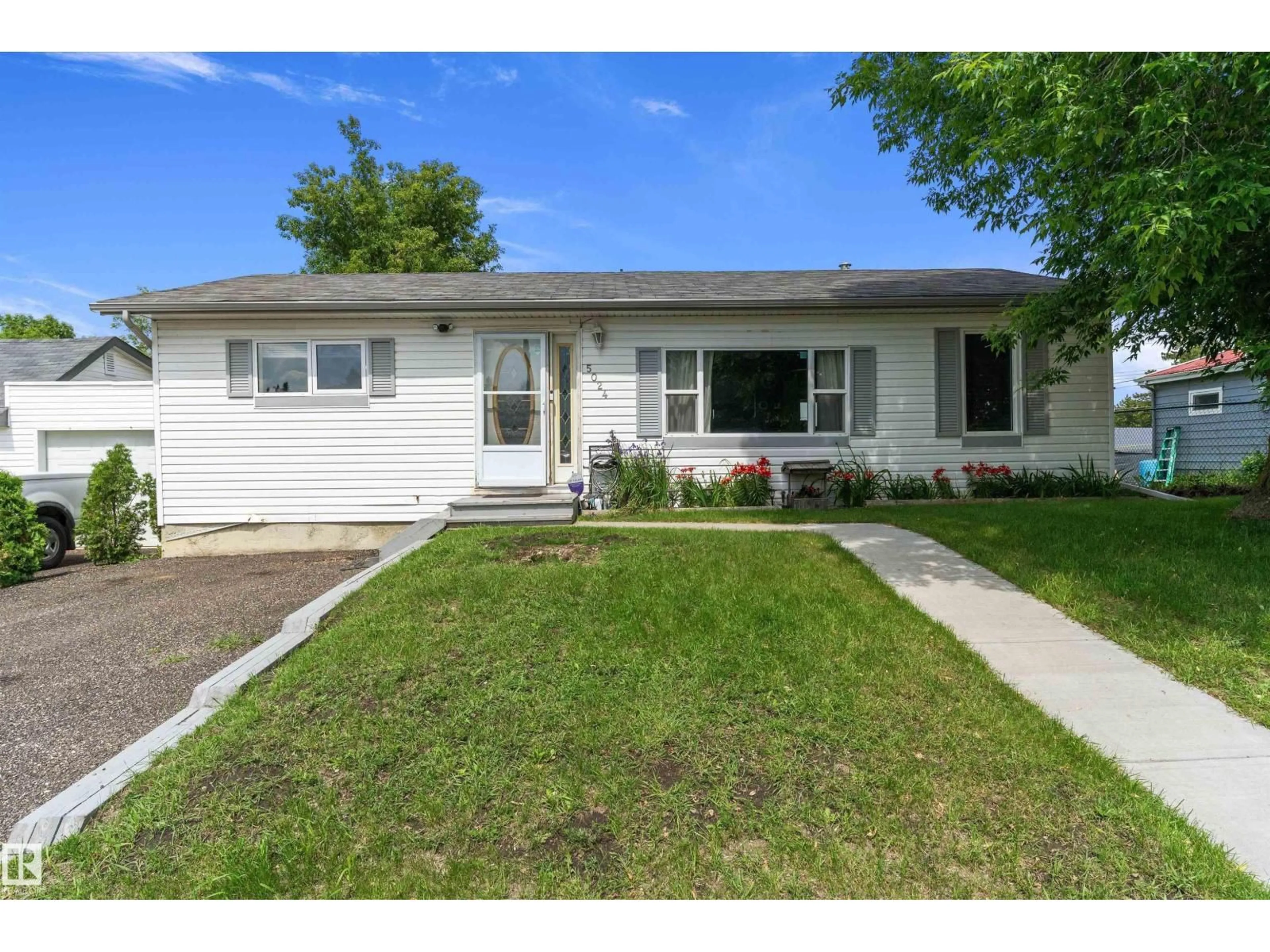 Home with vinyl exterior material, street for 5024 55 AV, Tofield Alberta T0B4J0