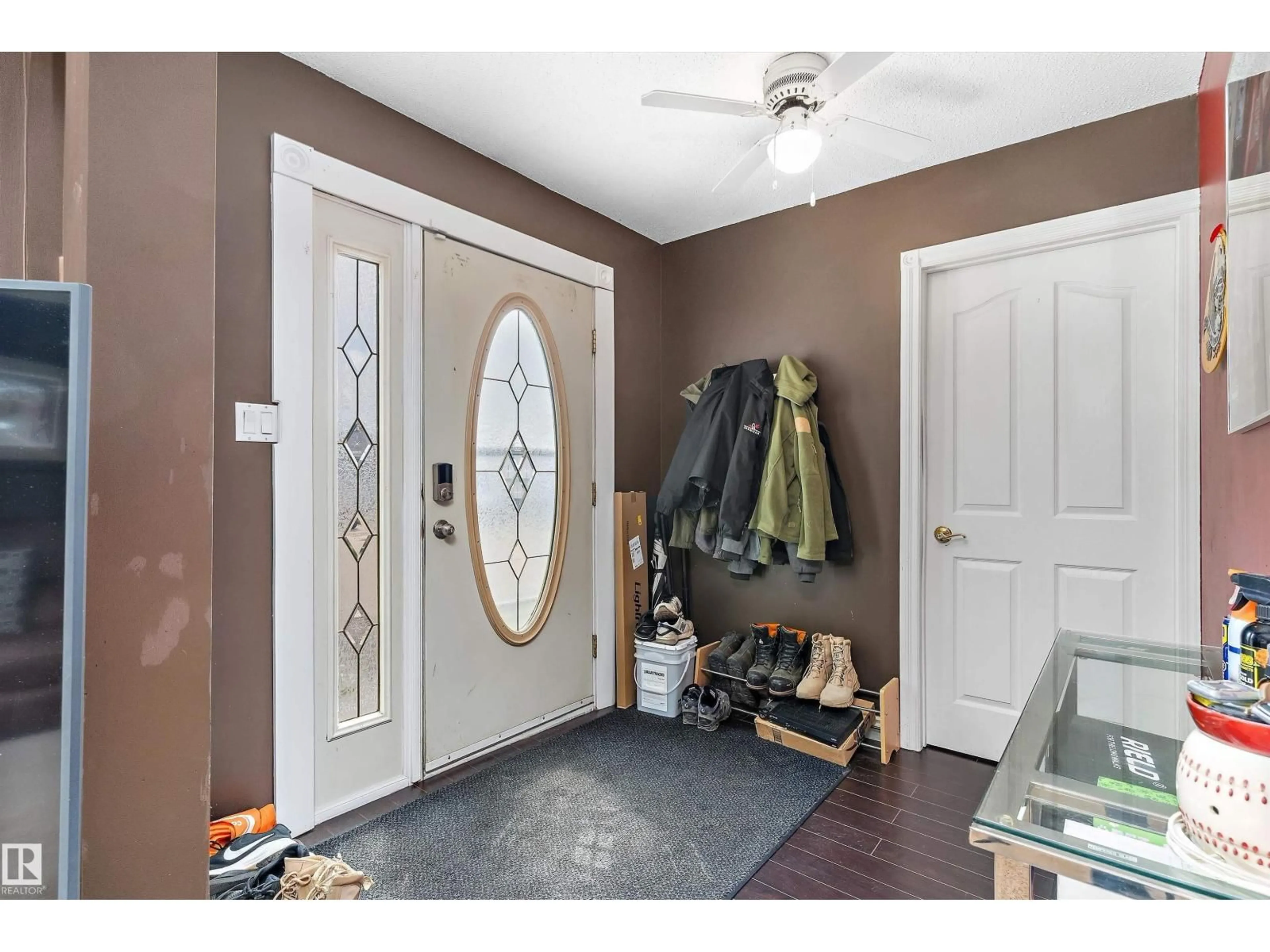 Indoor entryway for 5024 55 AV, Tofield Alberta T0B4J0