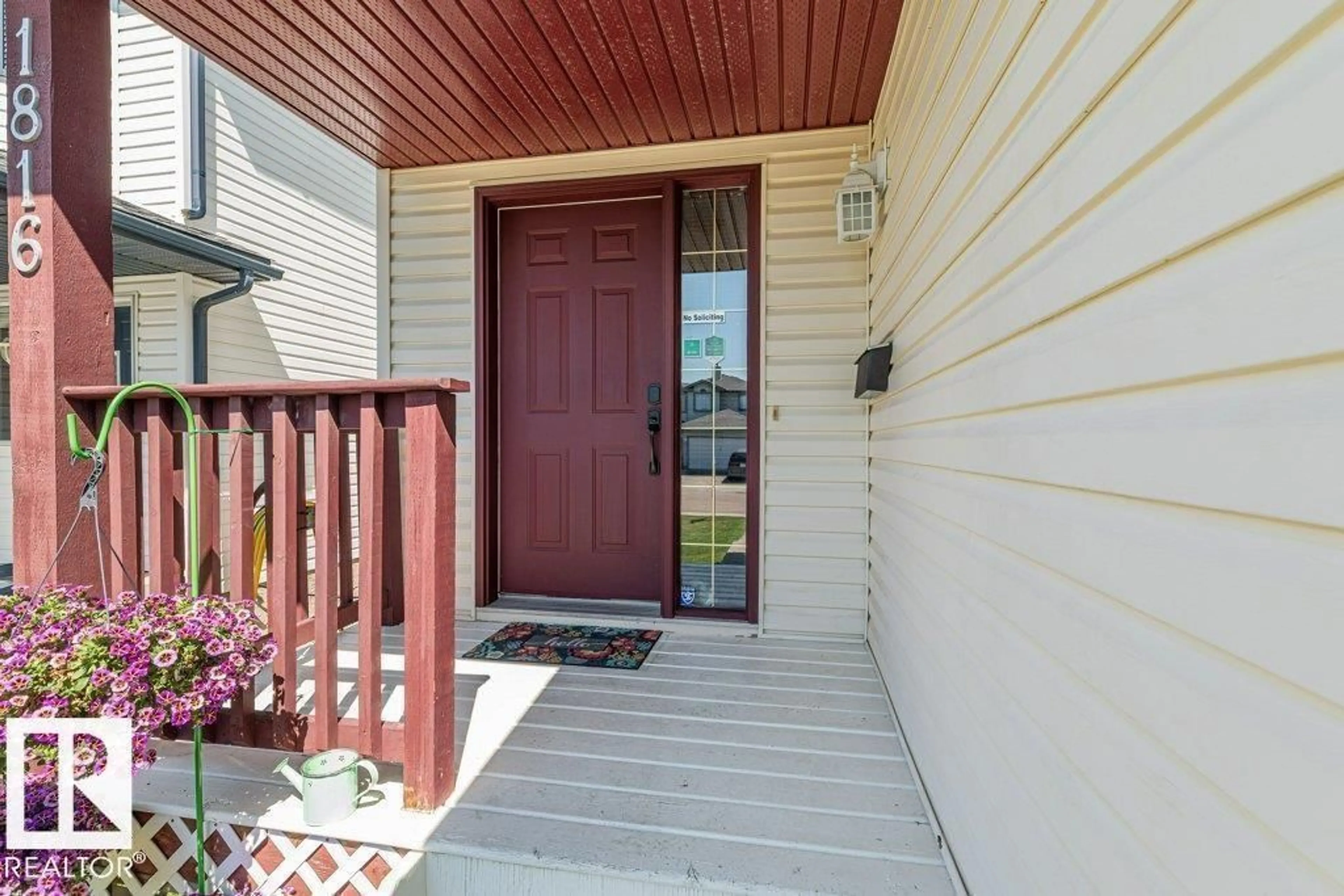 Indoor entryway for 1816 36 AV, Edmonton Alberta T6T1S8