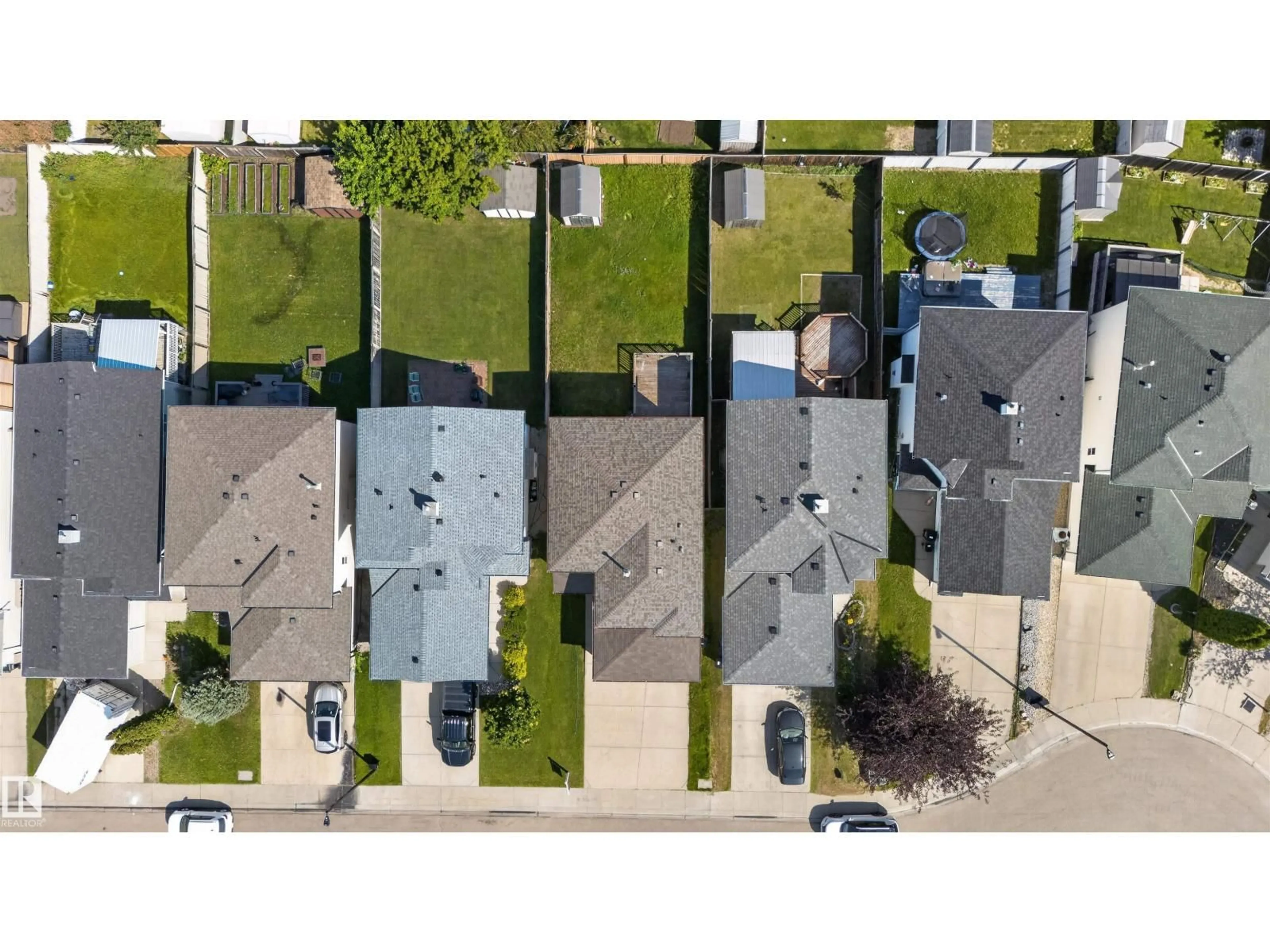 A pic from outside/outdoor area/front of a property/back of a property/a pic from drone, street for 1816 36 AV, Edmonton Alberta T6T1S8