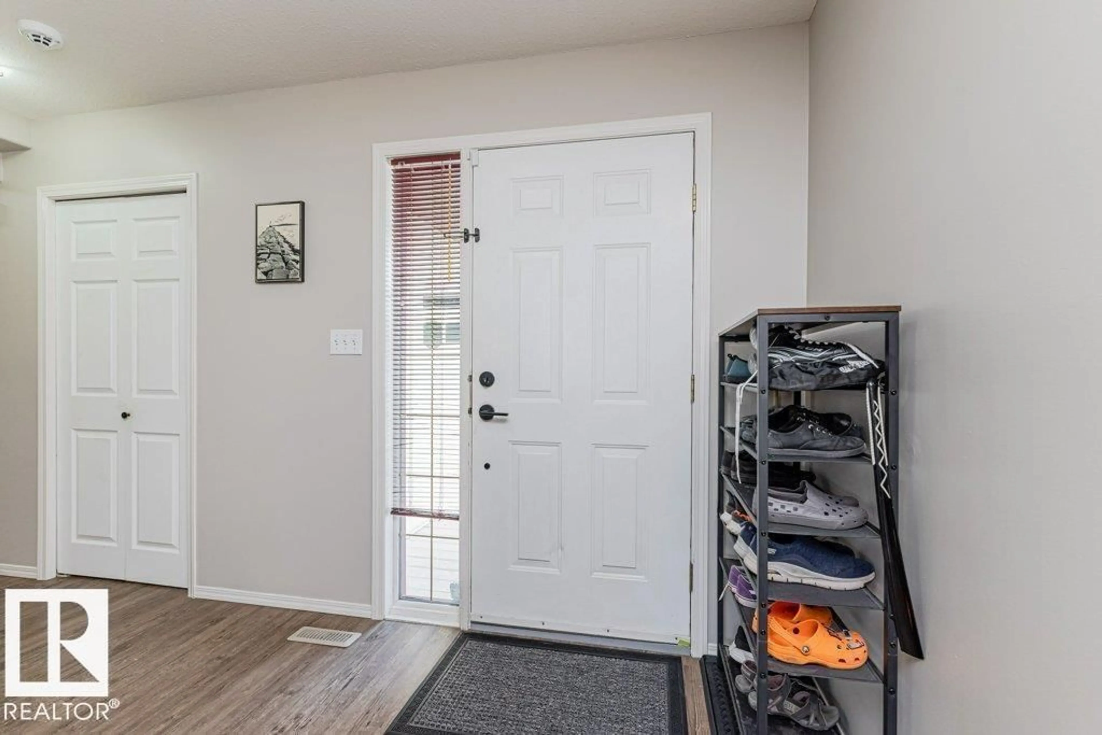 Indoor entryway for 1816 36 AV, Edmonton Alberta T6T1S8