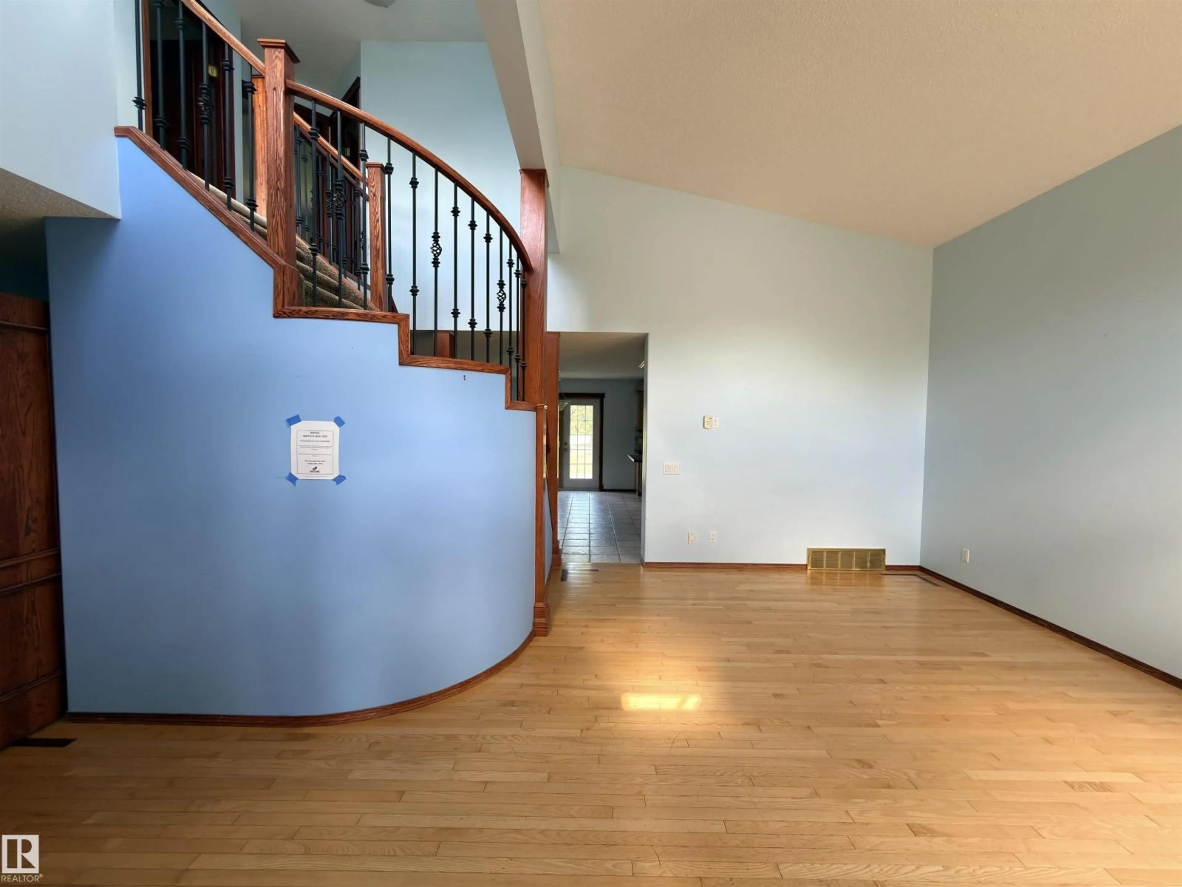 Indoor foyer for 727 BALFOUR CL, Edmonton Alberta T5T6H7