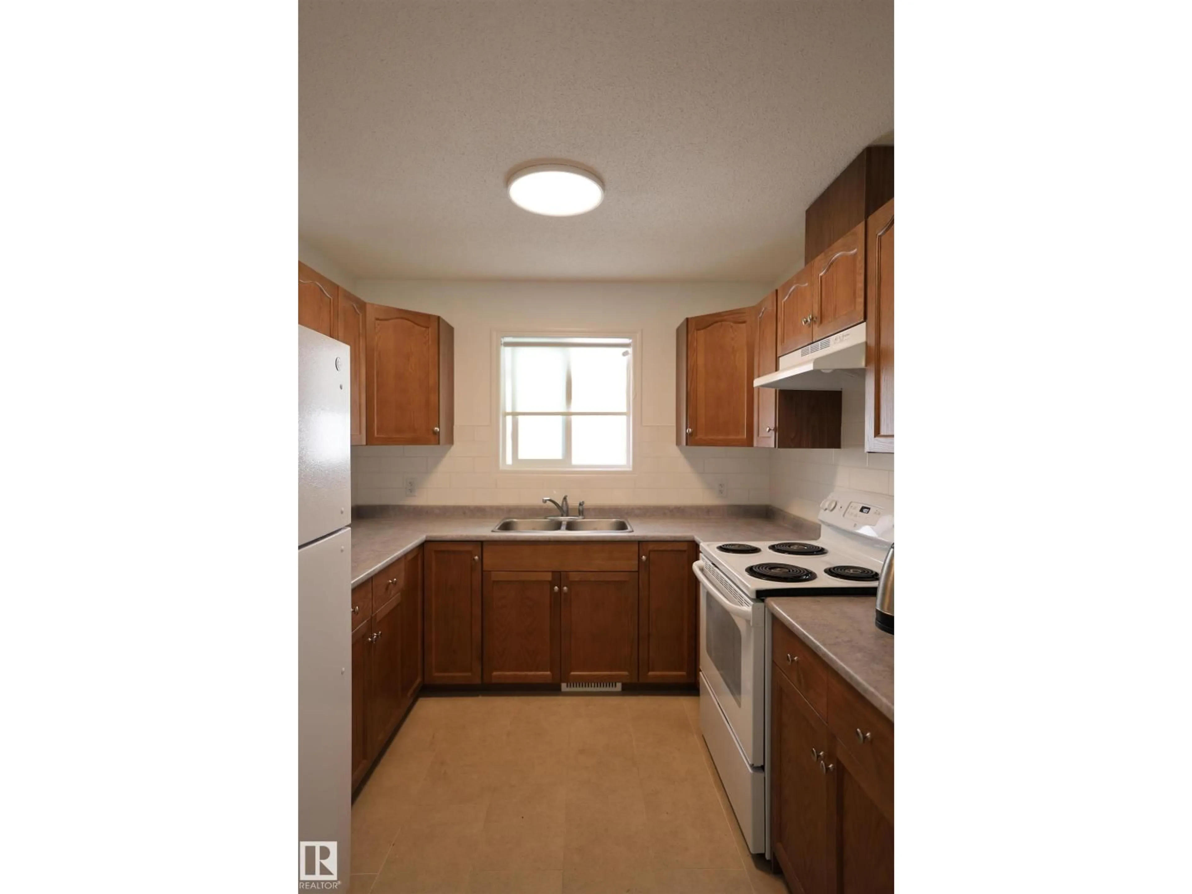 Standard kitchen, unknown for 11120 132 ST, Edmonton Alberta T5M1E6