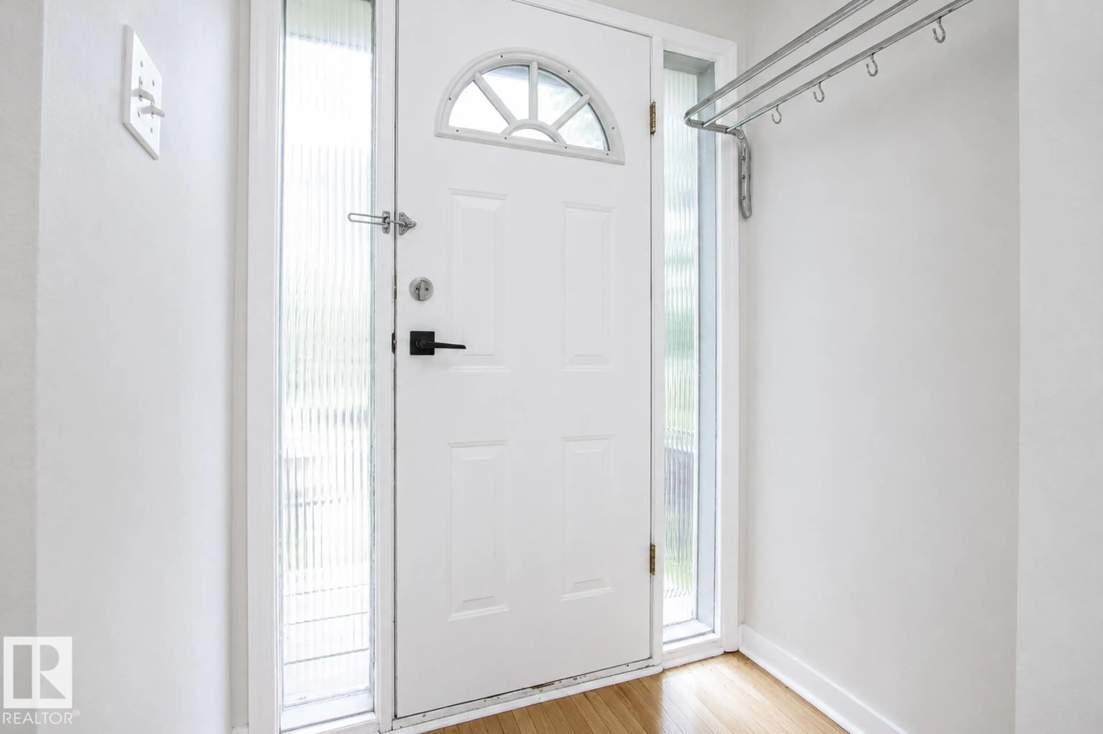 Indoor entryway for NW - 11220 68 ST, Edmonton Alberta T5B1N5