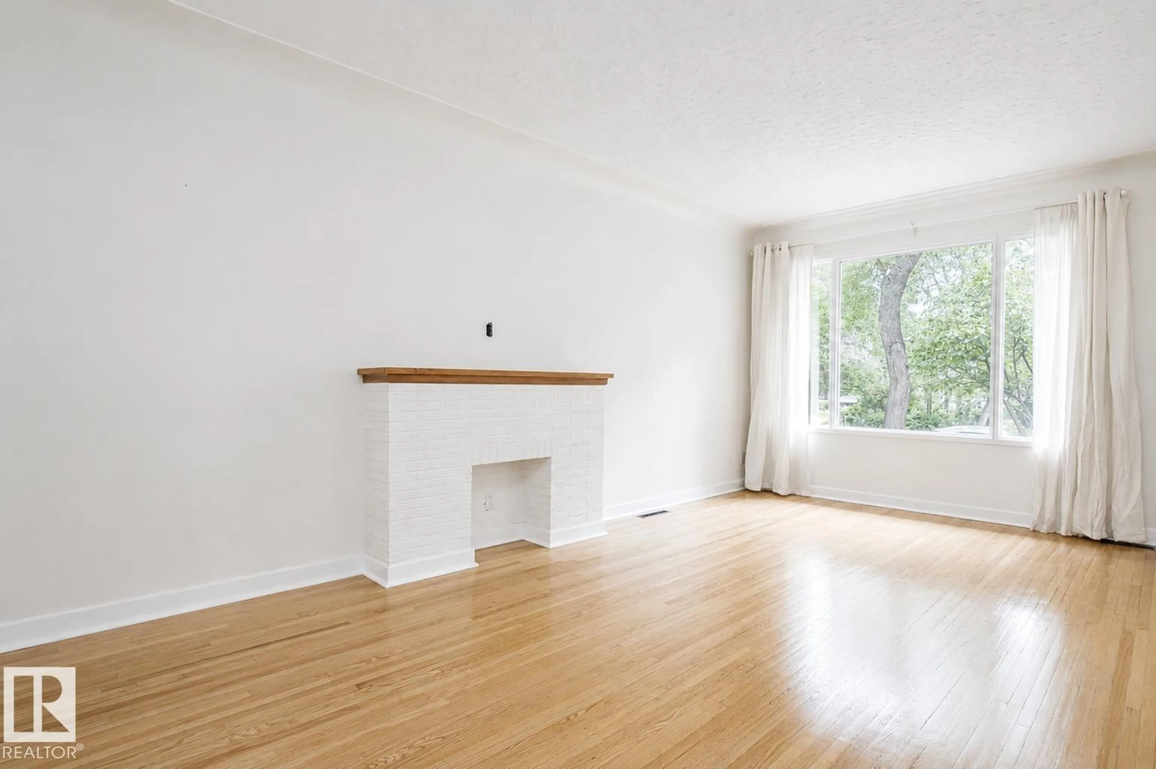 A pic of a room for NW - 11220 68 ST, Edmonton Alberta T5B1N5