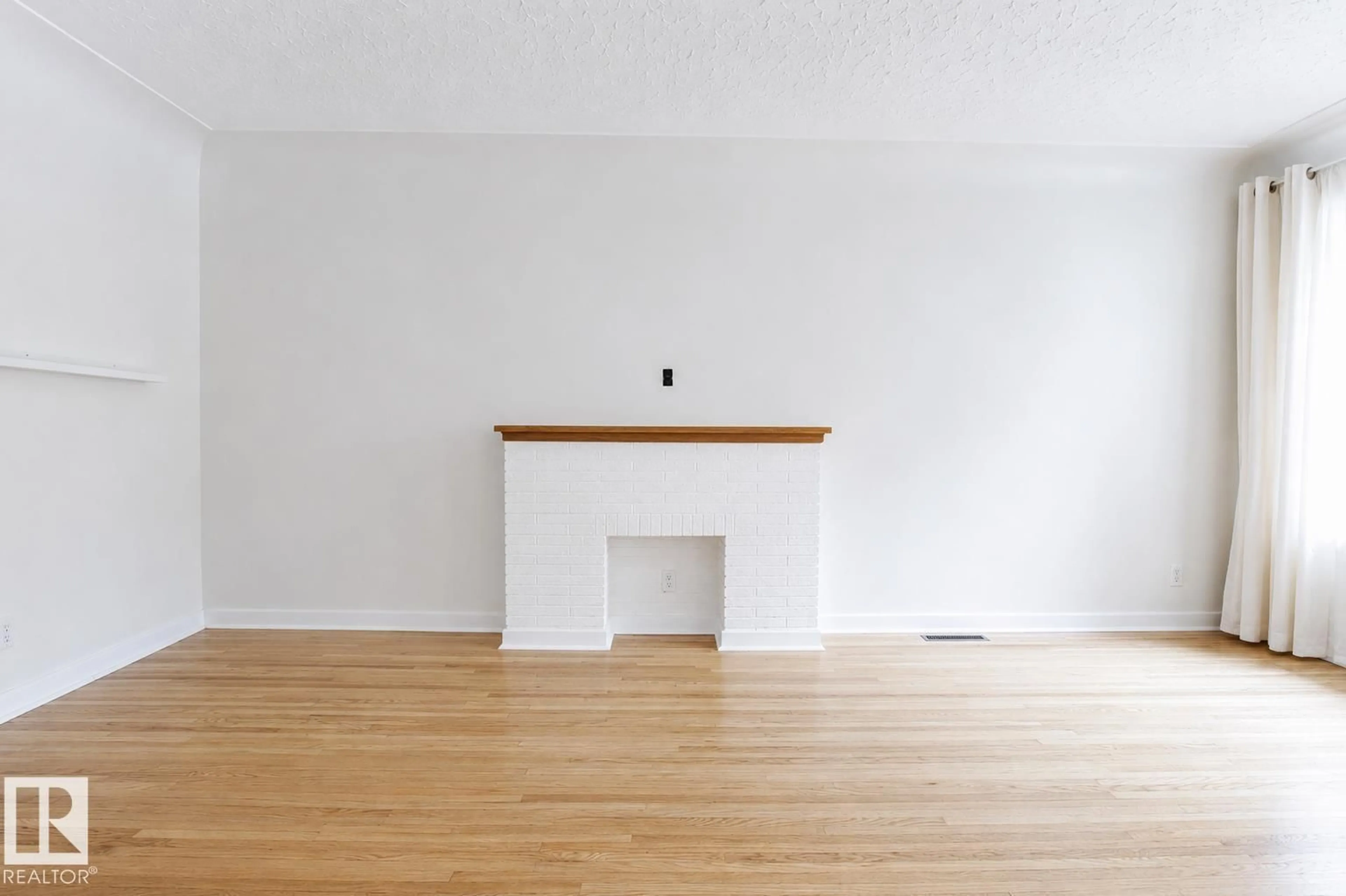 A pic of a room for NW - 11220 68 ST, Edmonton Alberta T5B1N5