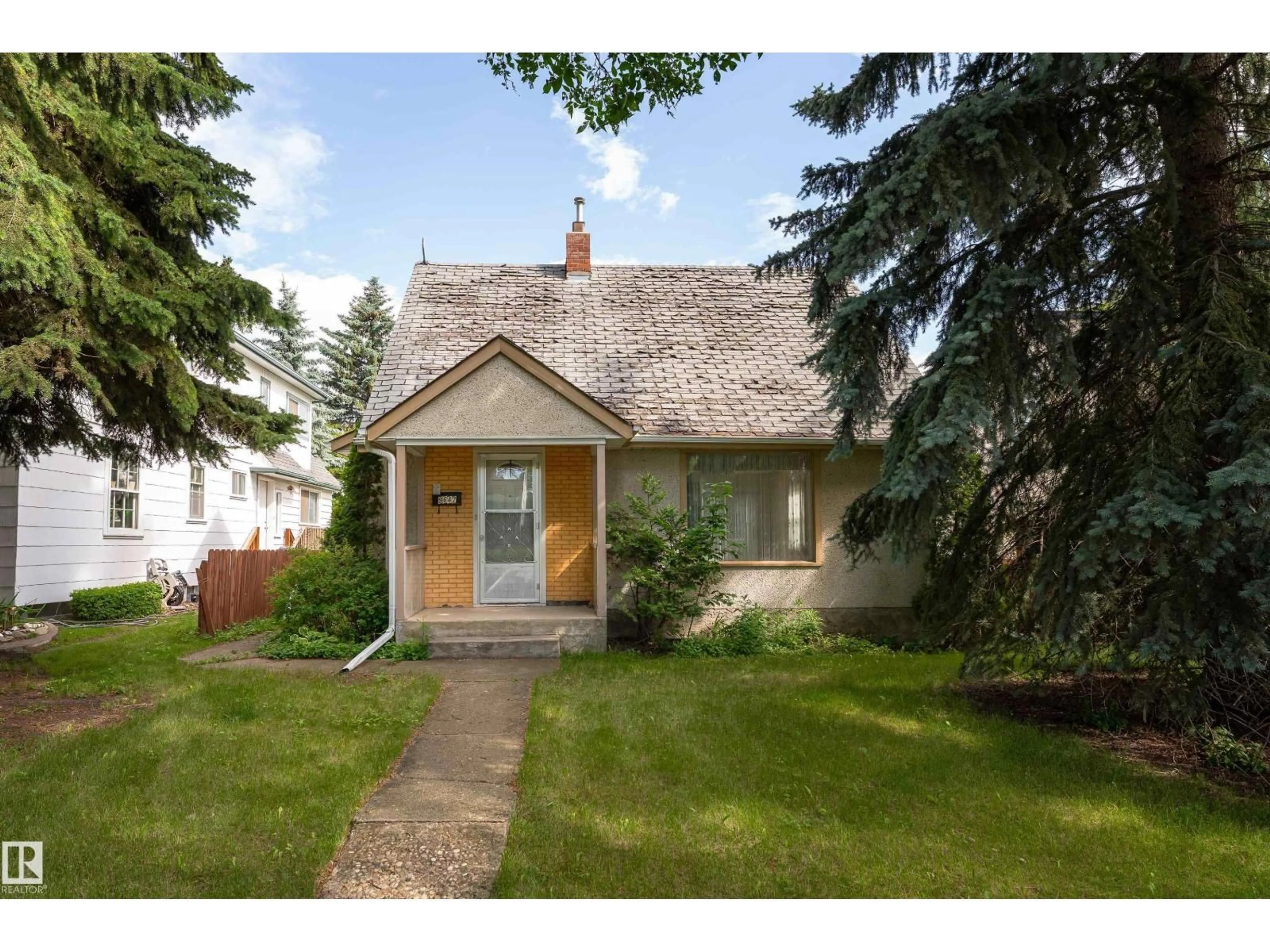 Home with vinyl exterior material, street for 9642 72 AV NW, Edmonton Alberta T6E0Y6