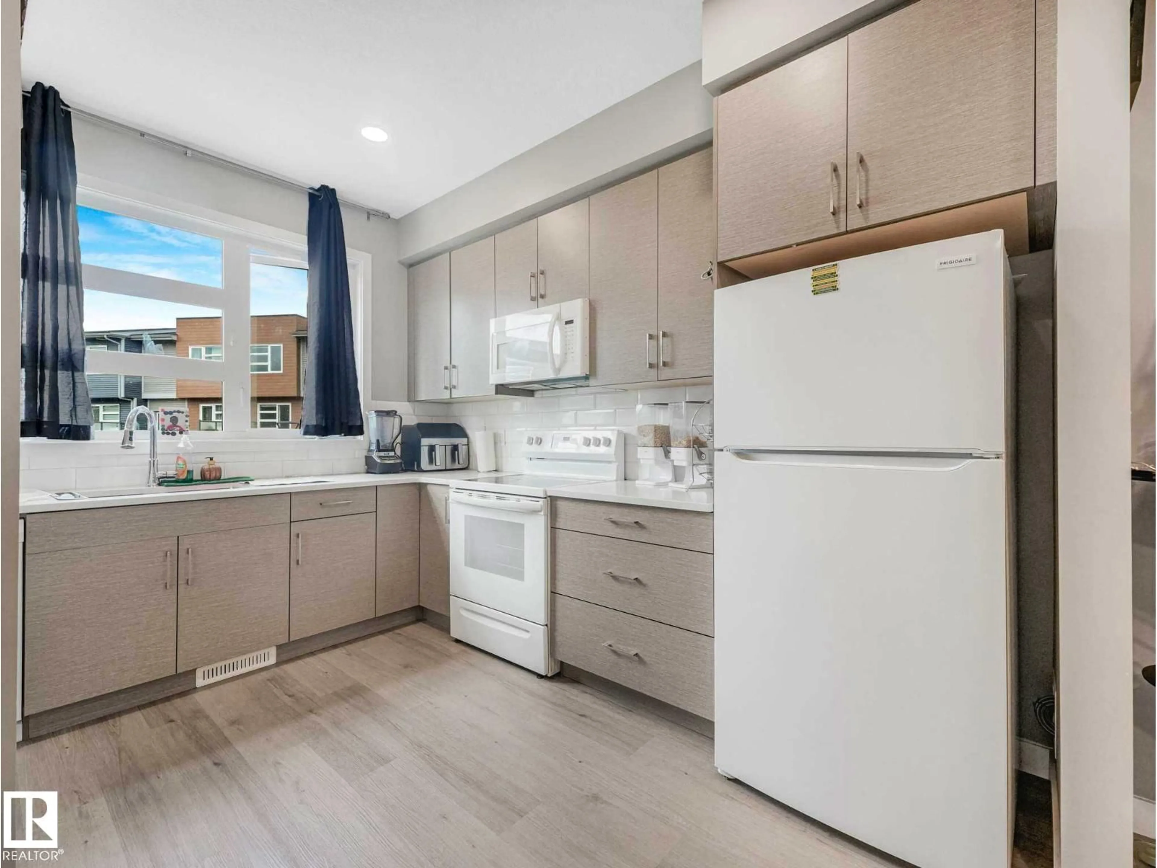 Unknown for 92 17635 58 ST NW, Edmonton Alberta T5Y4C2