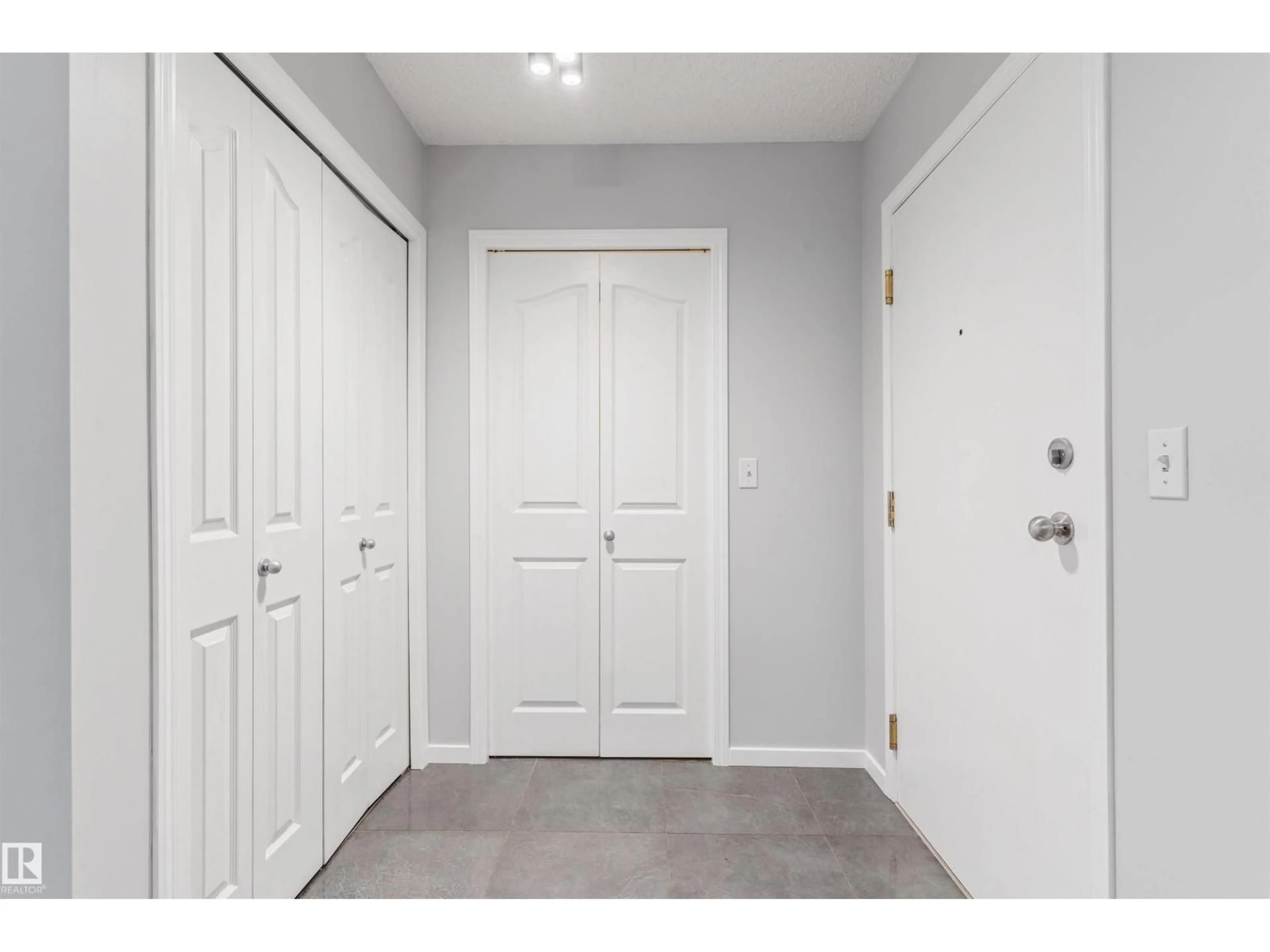 Indoor entryway for #112 - 112 11214 80 ST NW, Edmonton Alberta T5B4X9
