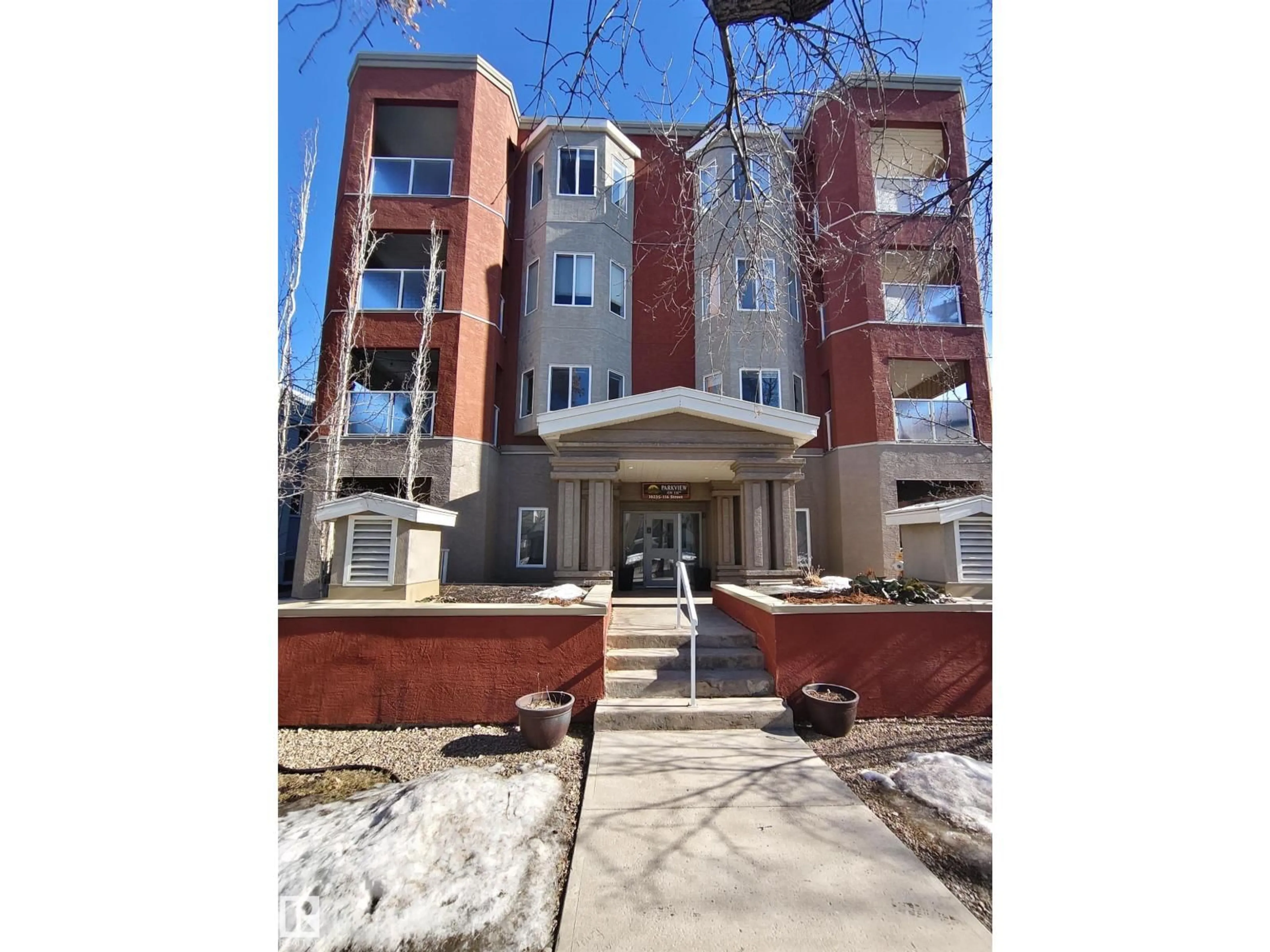 Indoor foyer for 204 - 10235 116 ST, Edmonton Alberta T5K1W3