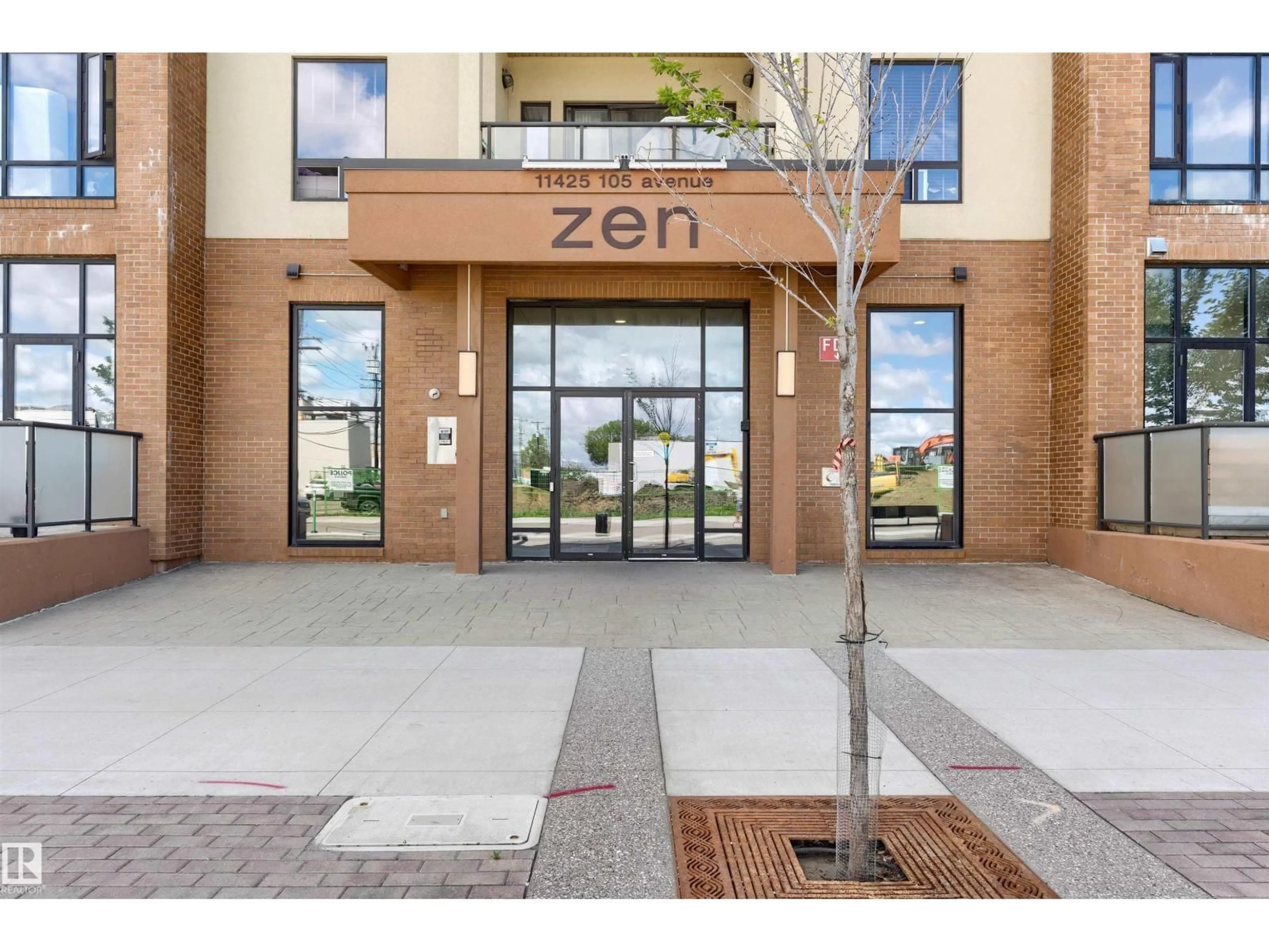 Indoor entryway for 510 - 11425 105 AV, Edmonton Alberta T5H0C5