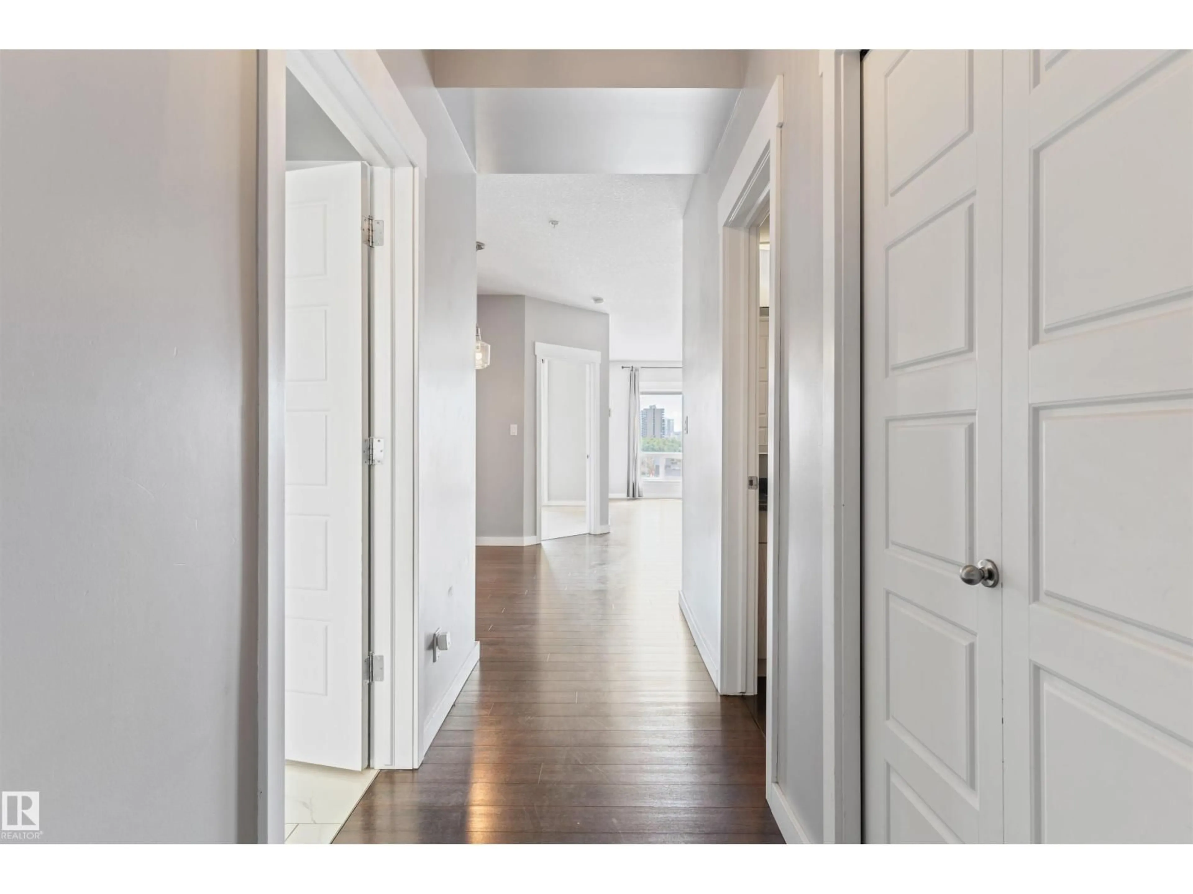 Indoor entryway for 510 - 11425 105 AV, Edmonton Alberta T5H0C5