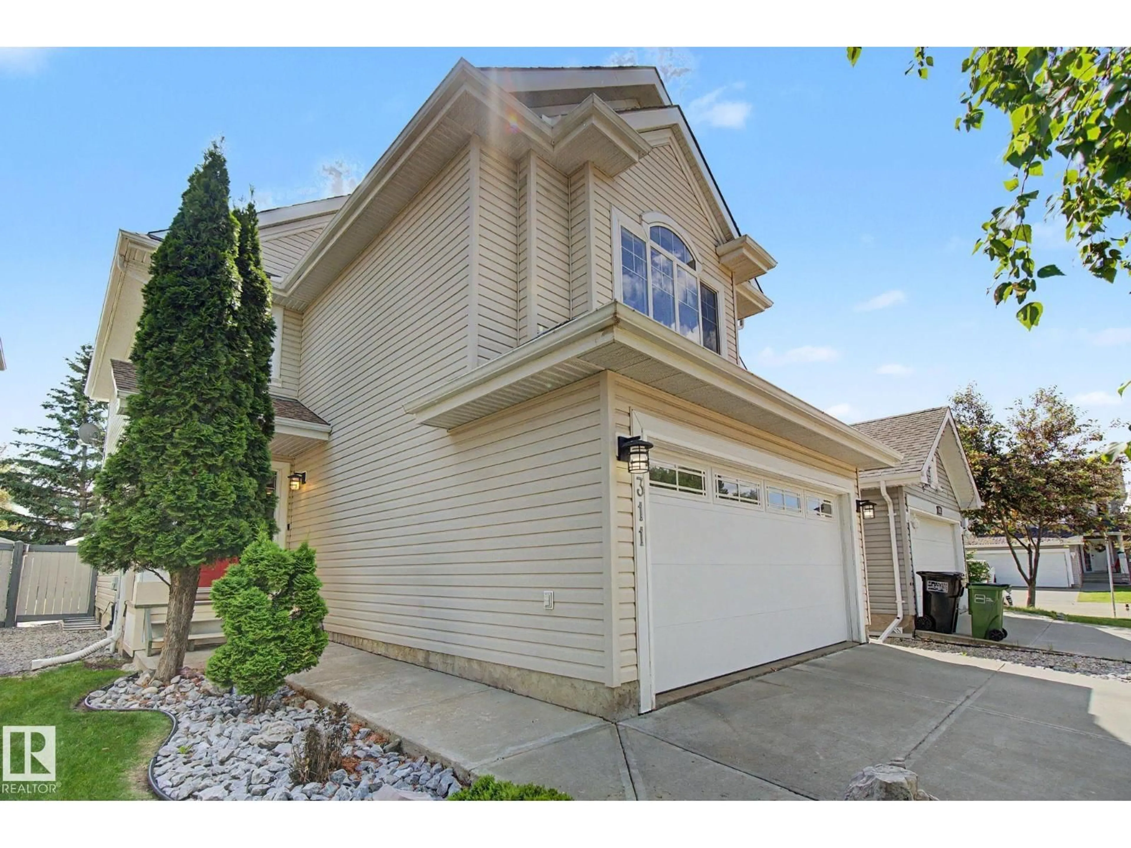 Indoor garage for SW - 8311 11 AV, Edmonton Alberta T6X1E3