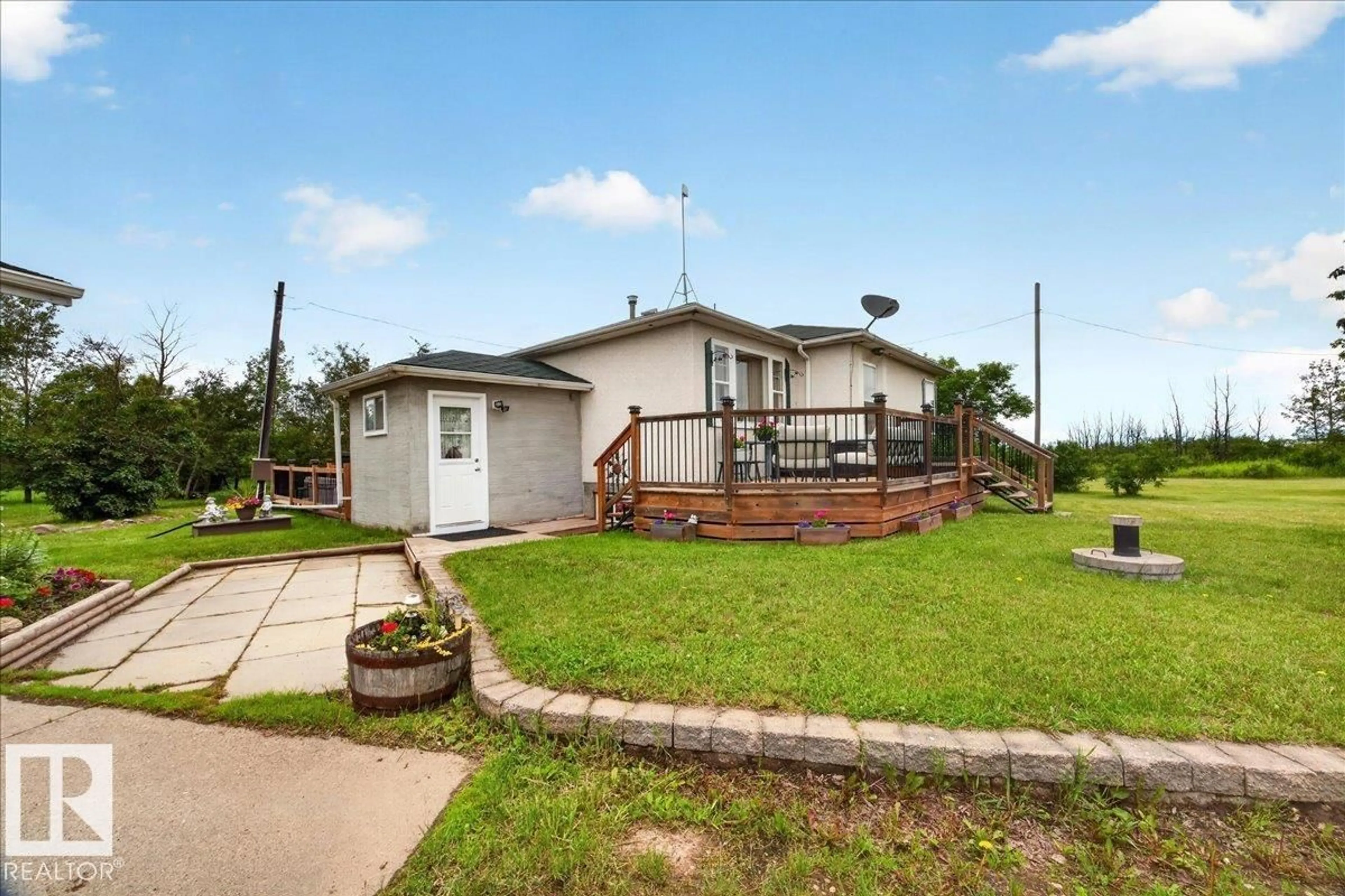 A pic from outside/outdoor area/front of a property/back of a property/a pic from drone, street for 57414 RGE RD 222, Rural Sturgeon County Alberta T0A2W0